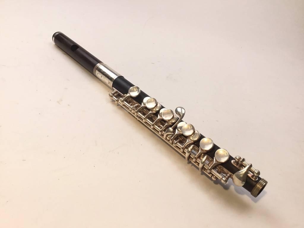 1030x770 Used Gemeinhardt Wood Piccolo Flute, Desktop