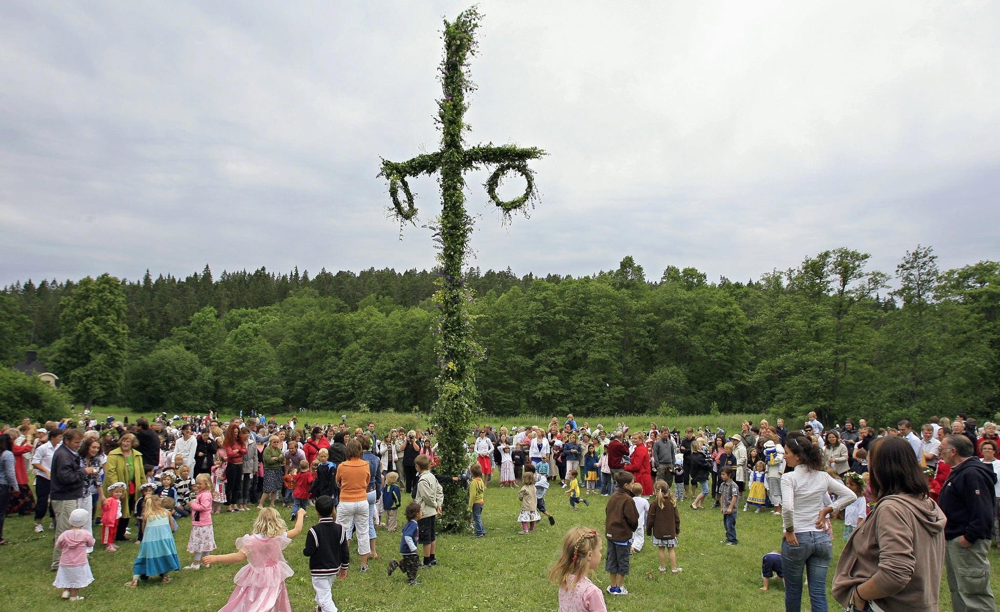 2050x1260 Is the Midsommar Festival Real?, Desktop