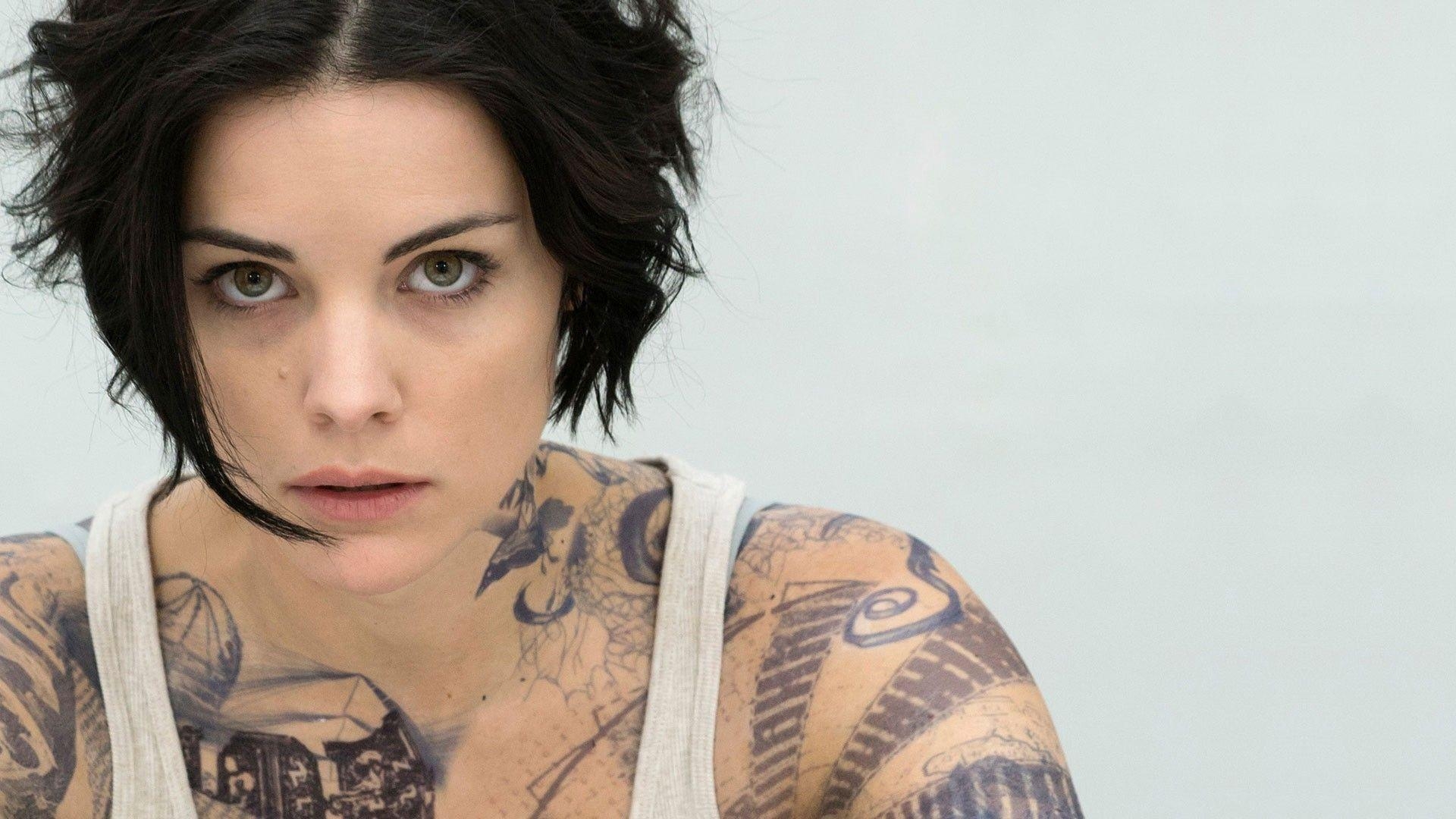 1920x1080 Jaimie Alexander, simple background, tattoo, brunette, tank top, Desktop