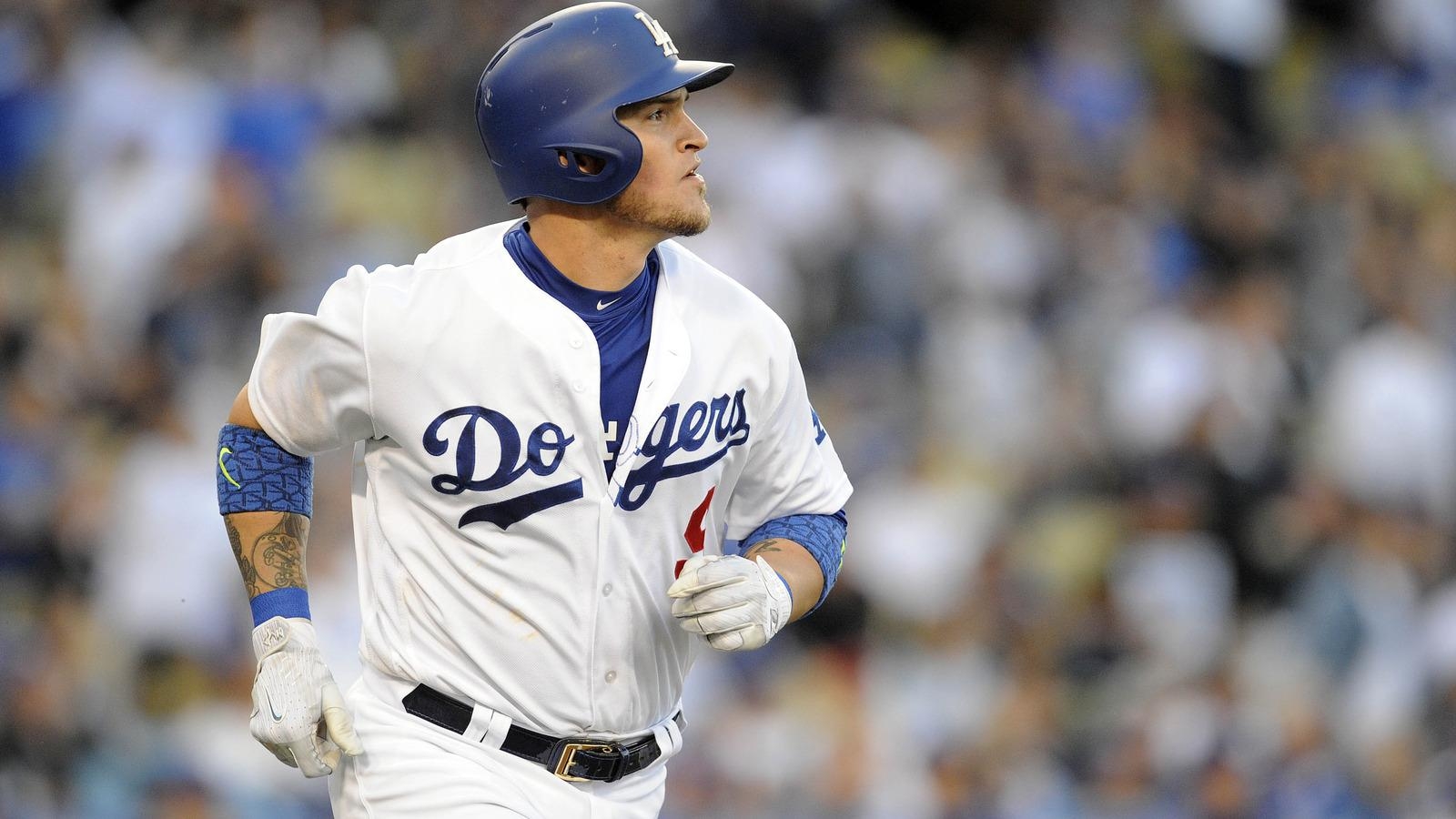 1600x900 Switch hitter Yasmani Grandal wears wrong helmet to plate, Desktop