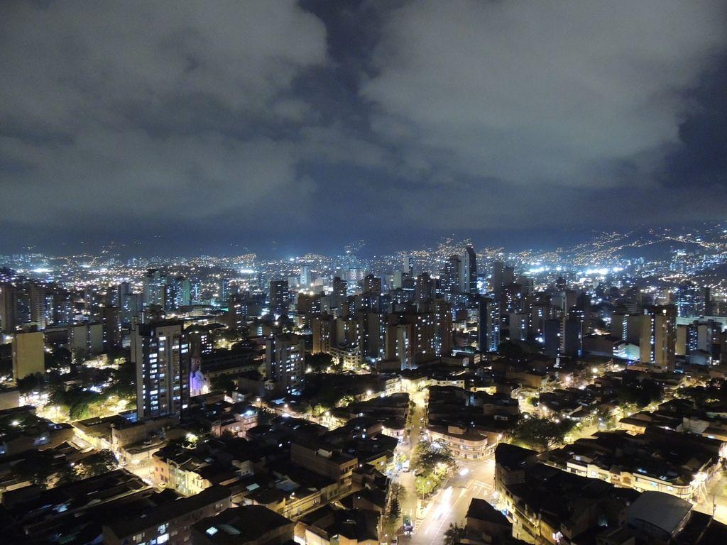 1030x770 MEDELLÍN NOCTURNO. *Iván Erre Jota*, Desktop