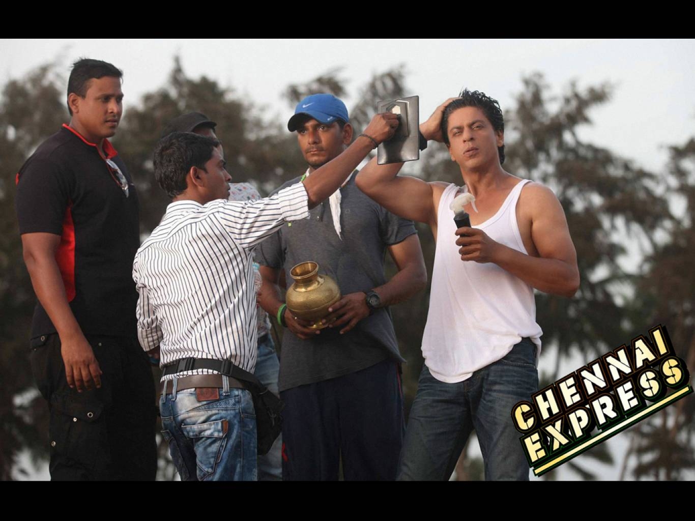 1370x1030 Chennai Express Movie HD Wallpaper. Chennai Express HD Movie Wallpaper Free Download (1080p to 2K), Desktop