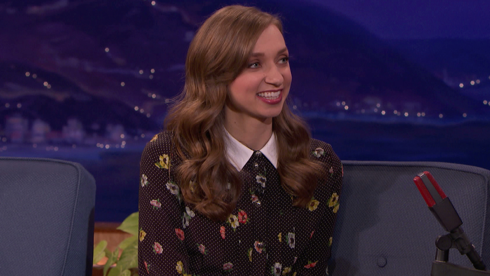 1670x940 Lauren Lapkus, Desktop