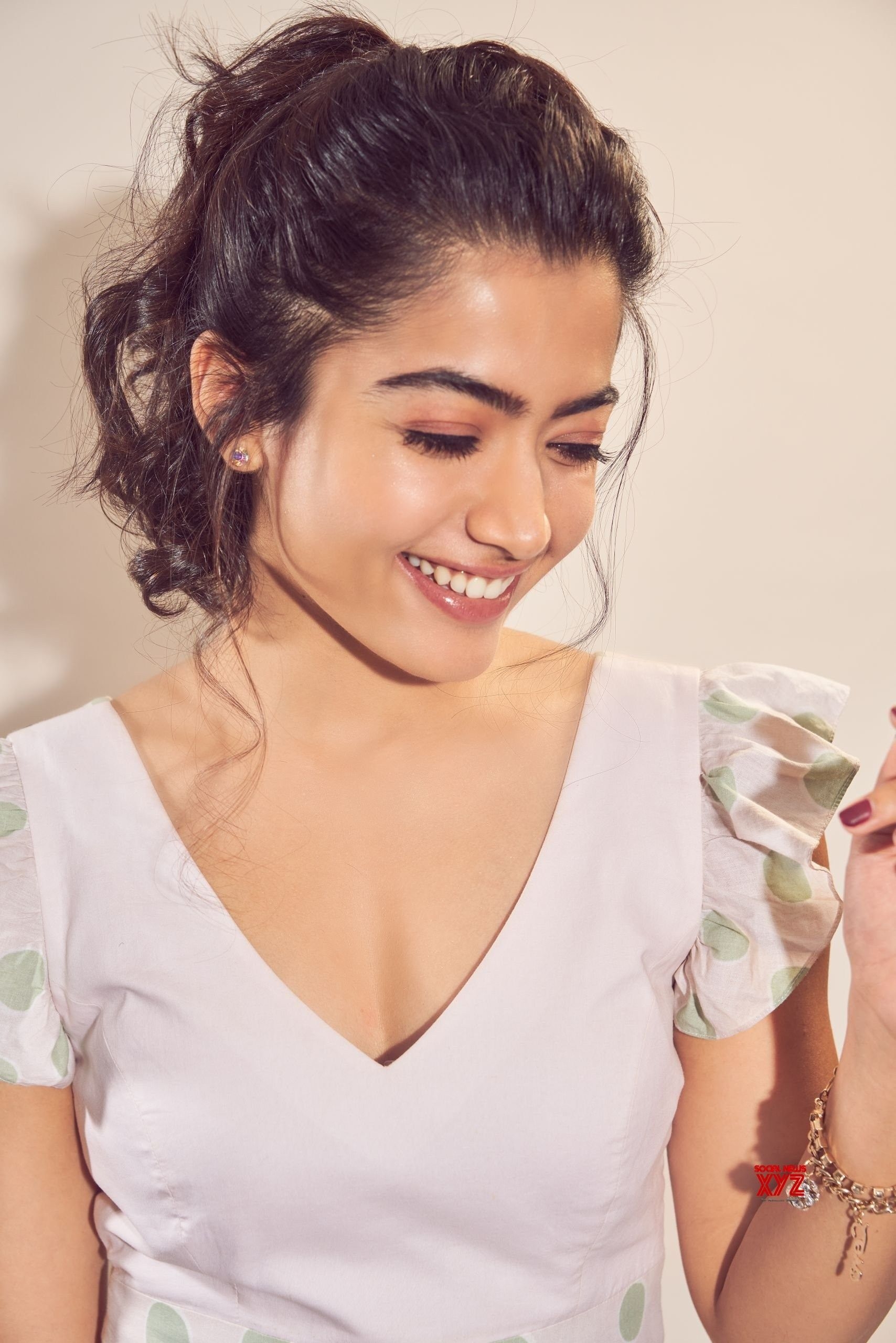 1710x2560 Actress Rashmika Mandanna Cute New HD Stills News XYZ, Phone