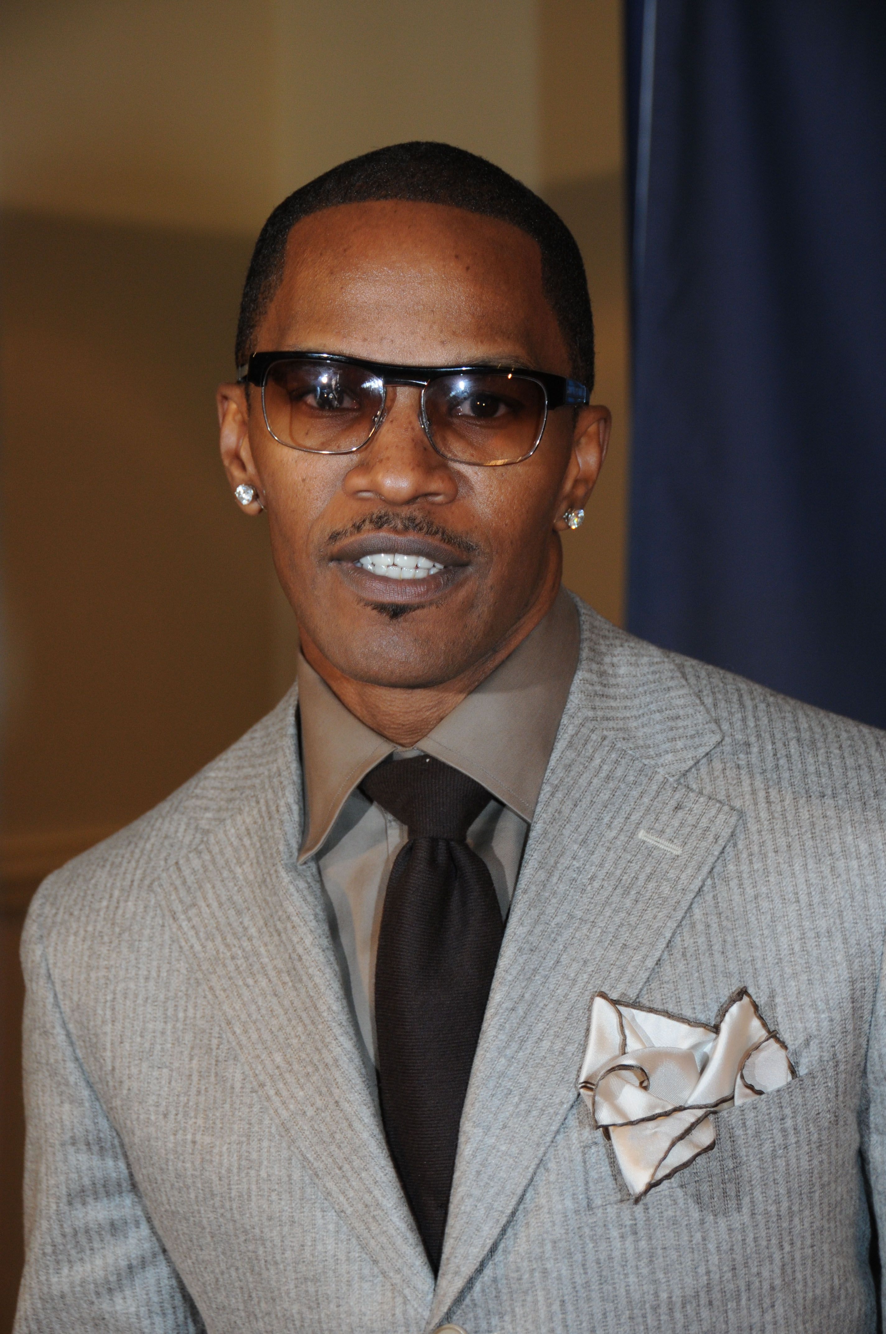 2850x4290 Jamie Foxx Wallpaper High Quality, Phone