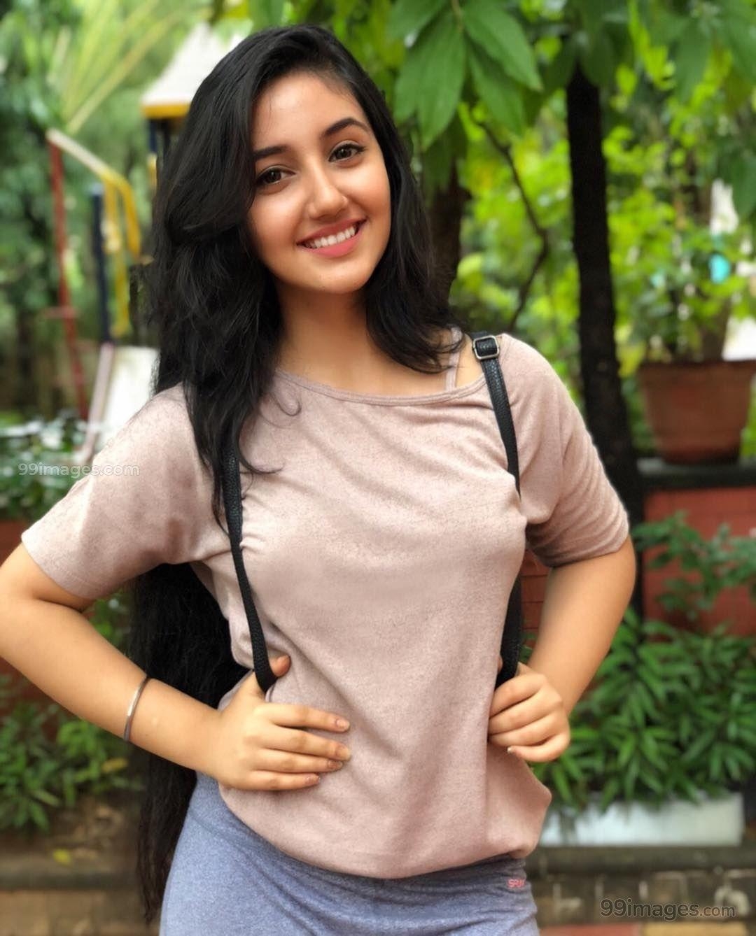 1080x1340 Ashnoor Kaur Beautiful HD Photo & Mobile Wallpaper HD, Phone