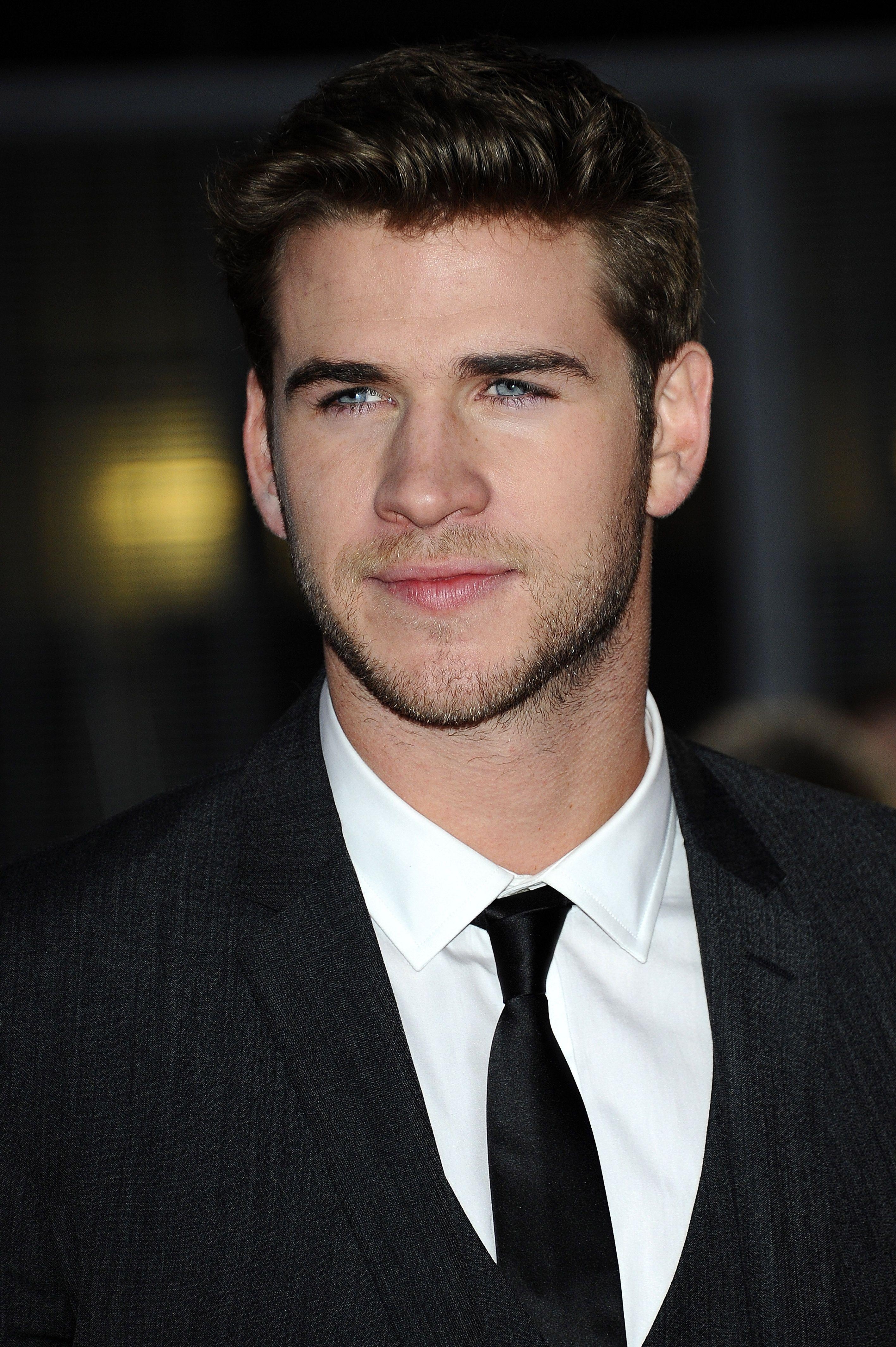 2840x4260 Chris And Liam Hemsworth Photohoot, Phone