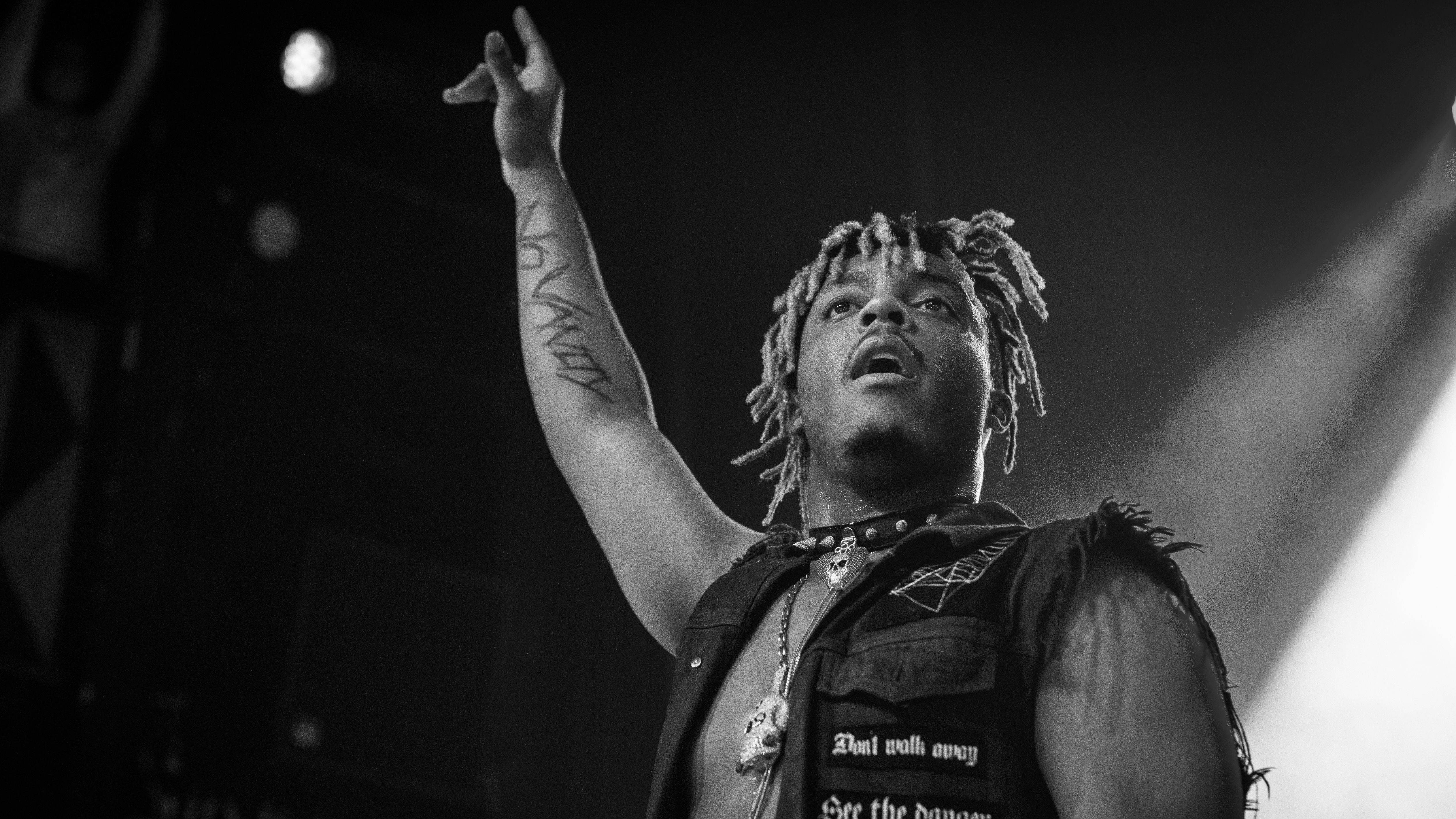 5060x2850 Juice Wrld Black & White, Desktop