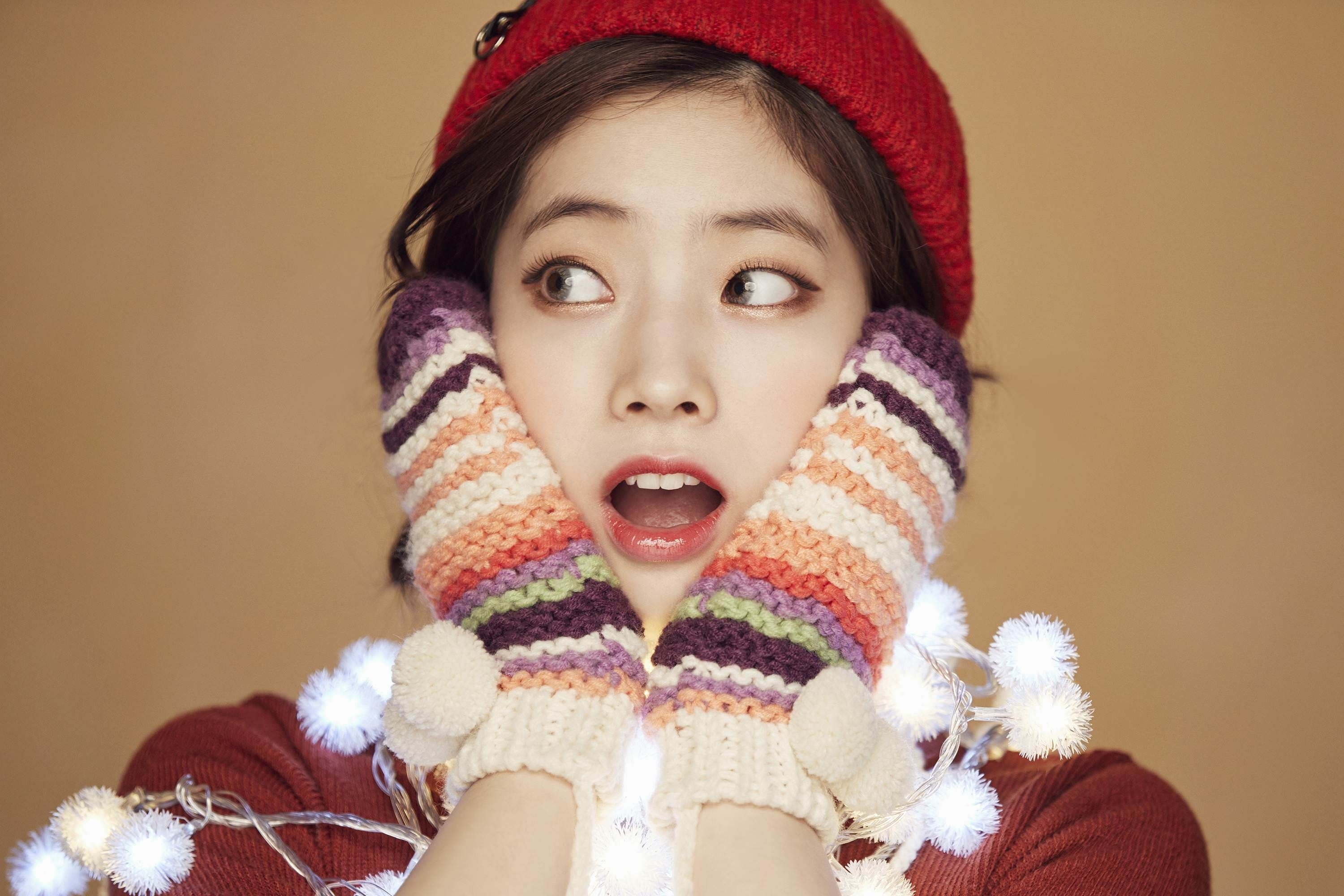 3000x2000 K Pop #Twice #women #Asian #singer #Christmas Warm Colors Twice Dahyun K # Wallpaper #hdwallpaper #desktop. Merry Happy, Twice Dahyun, Nba Fashion, Desktop