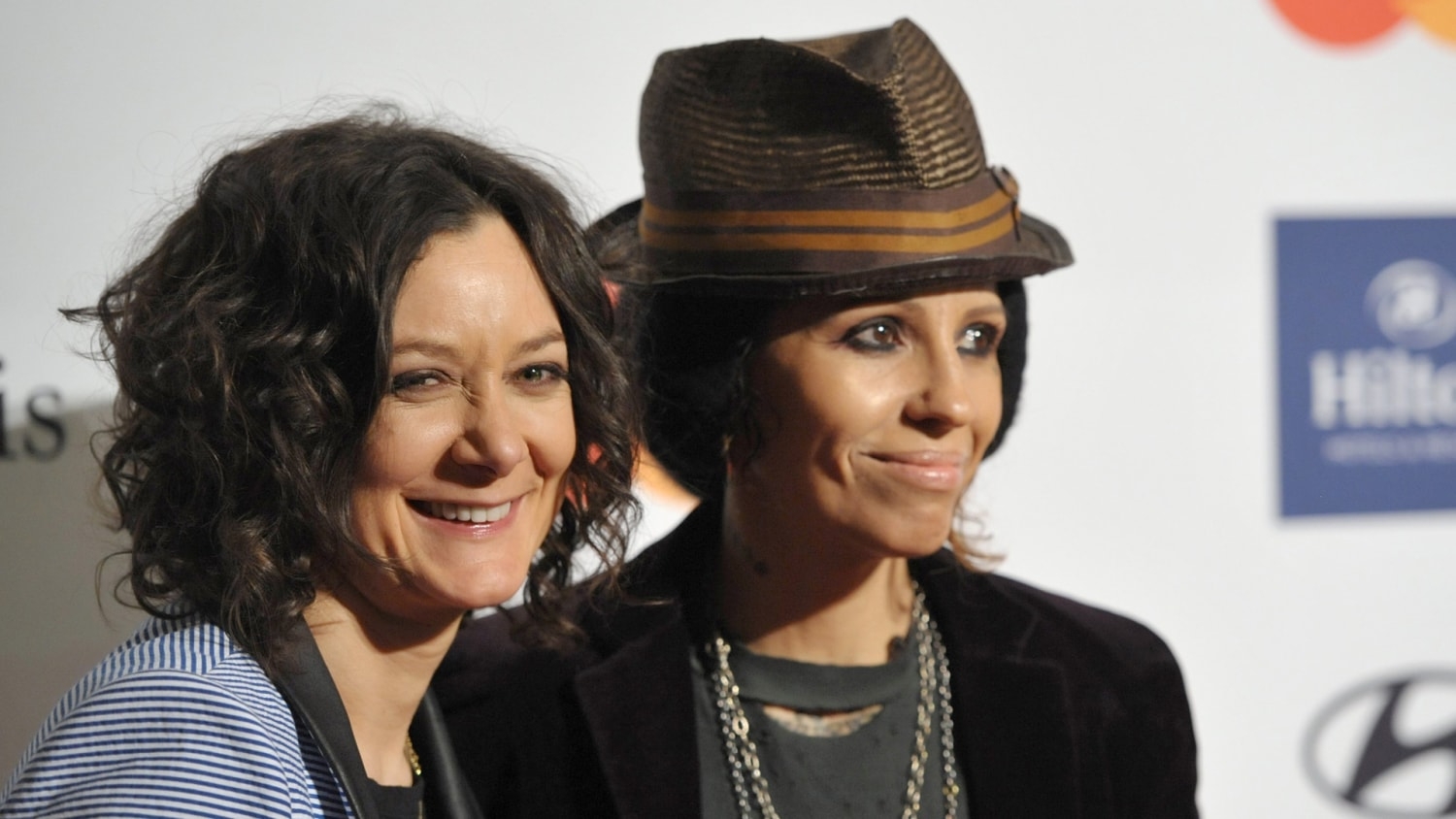 1500x850 Sara Gilbert marries girlfriend Linda Perry, Desktop