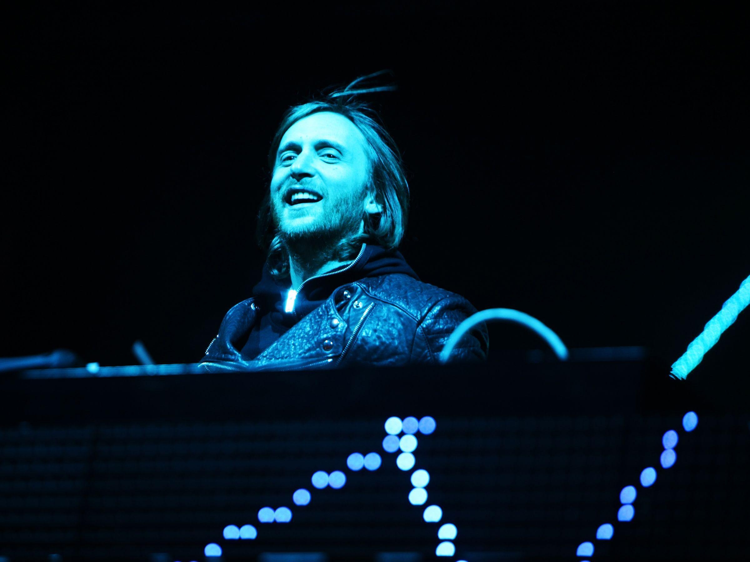 2400x1800 David Guetta laughs wallpaper and image, picture, Desktop