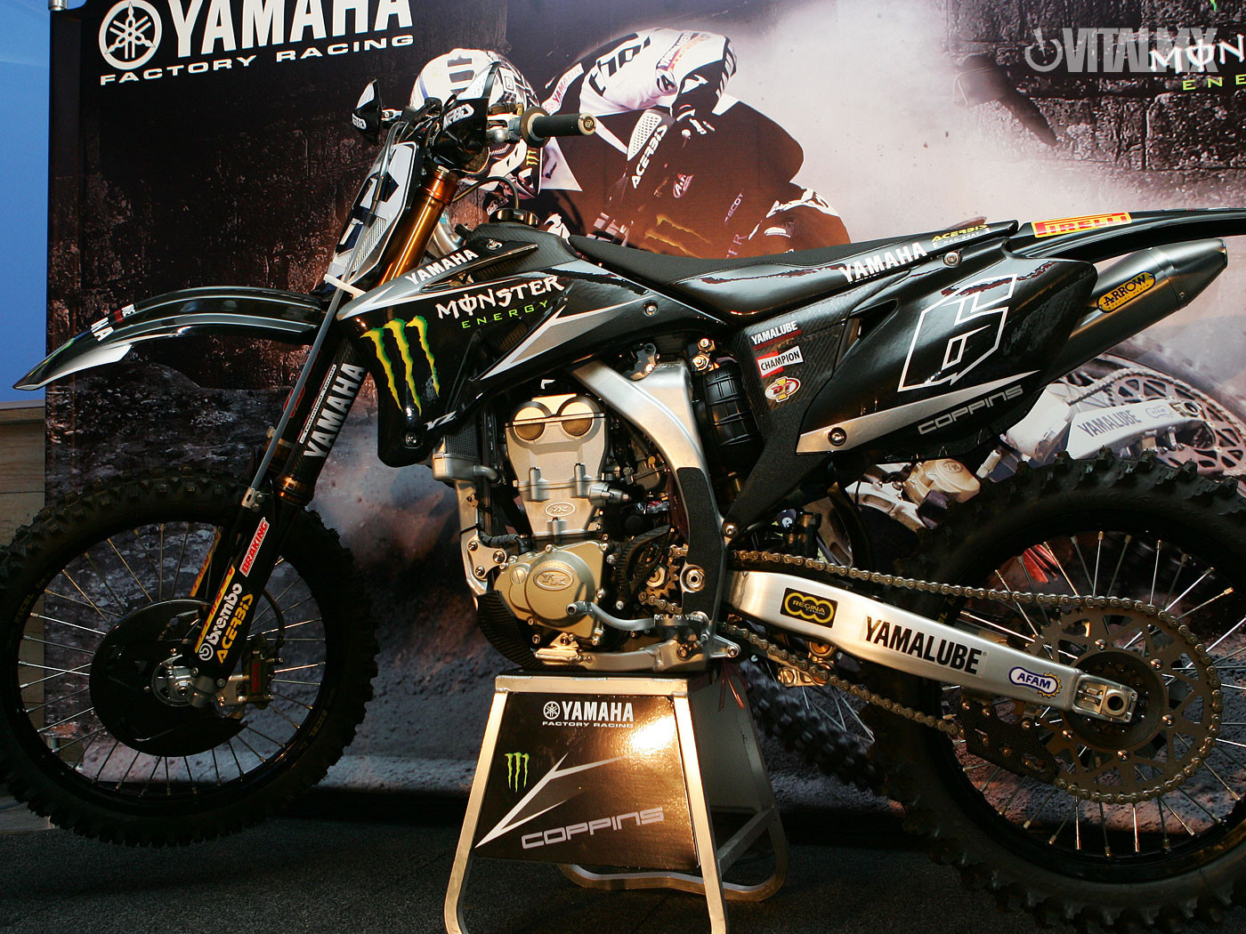 1400x1050 Monster Yamaha Dirt Bike, Desktop