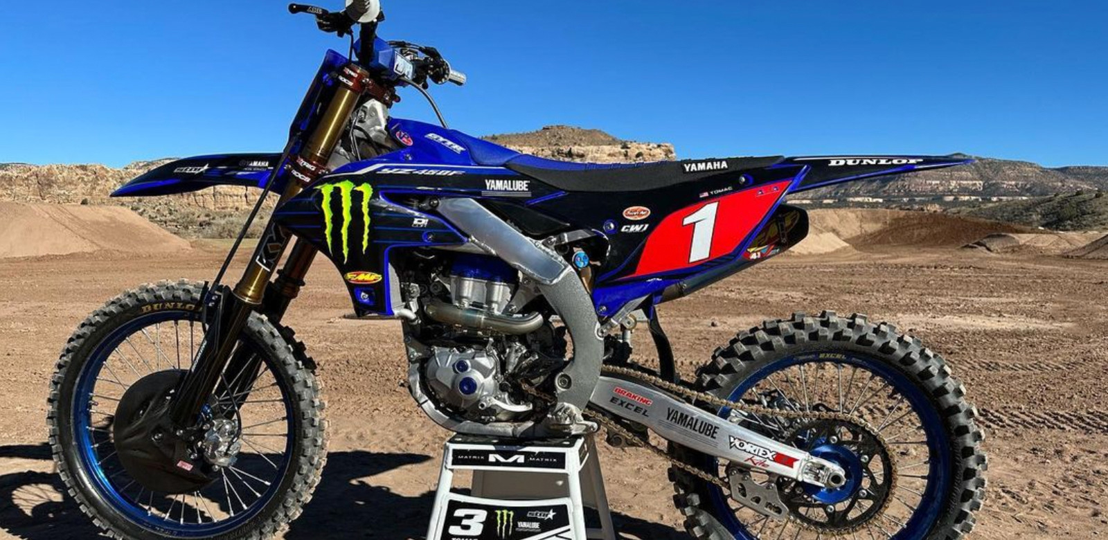 1600x780 Eli Tomac. Supercross on the 2023 Yamaha YZ450F, Dual Screen