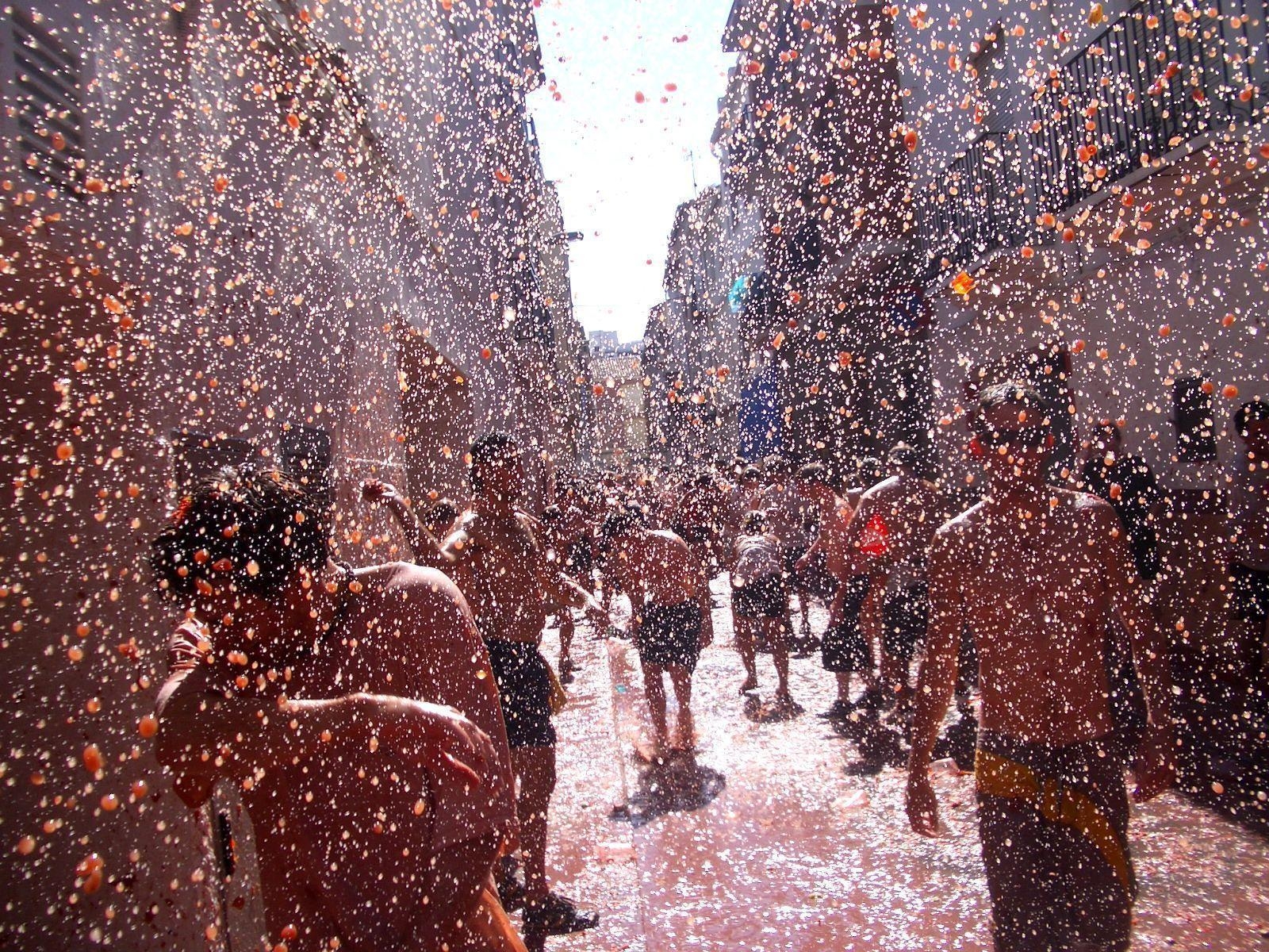 1600x1200 La Tomatina Festival Cook India Travel Blog, Desktop