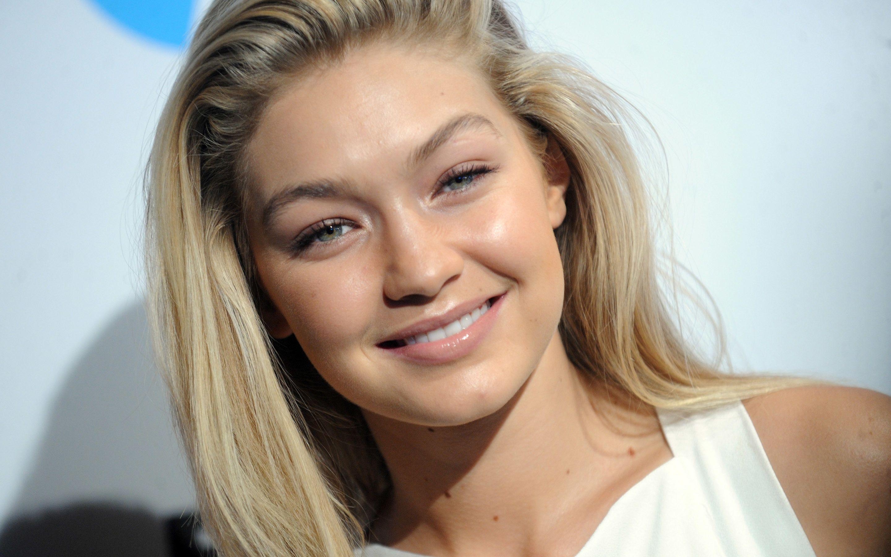 2880x1800 Gigi Hadid HD Wallpaper, Desktop