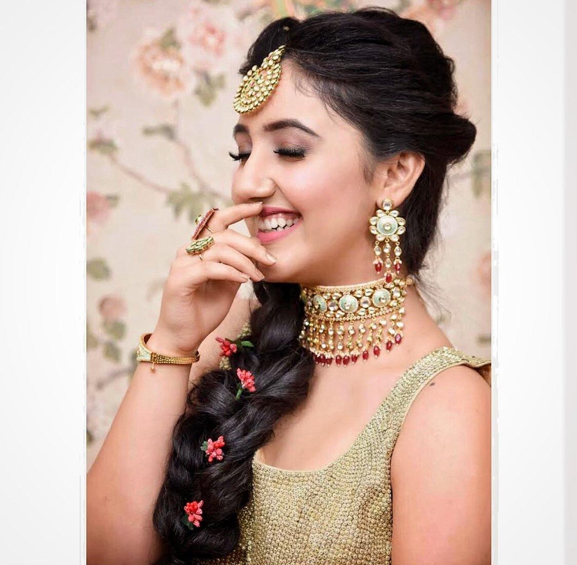 1130x1110 Ashnoor Kaur a vibe, no one else can, Desktop