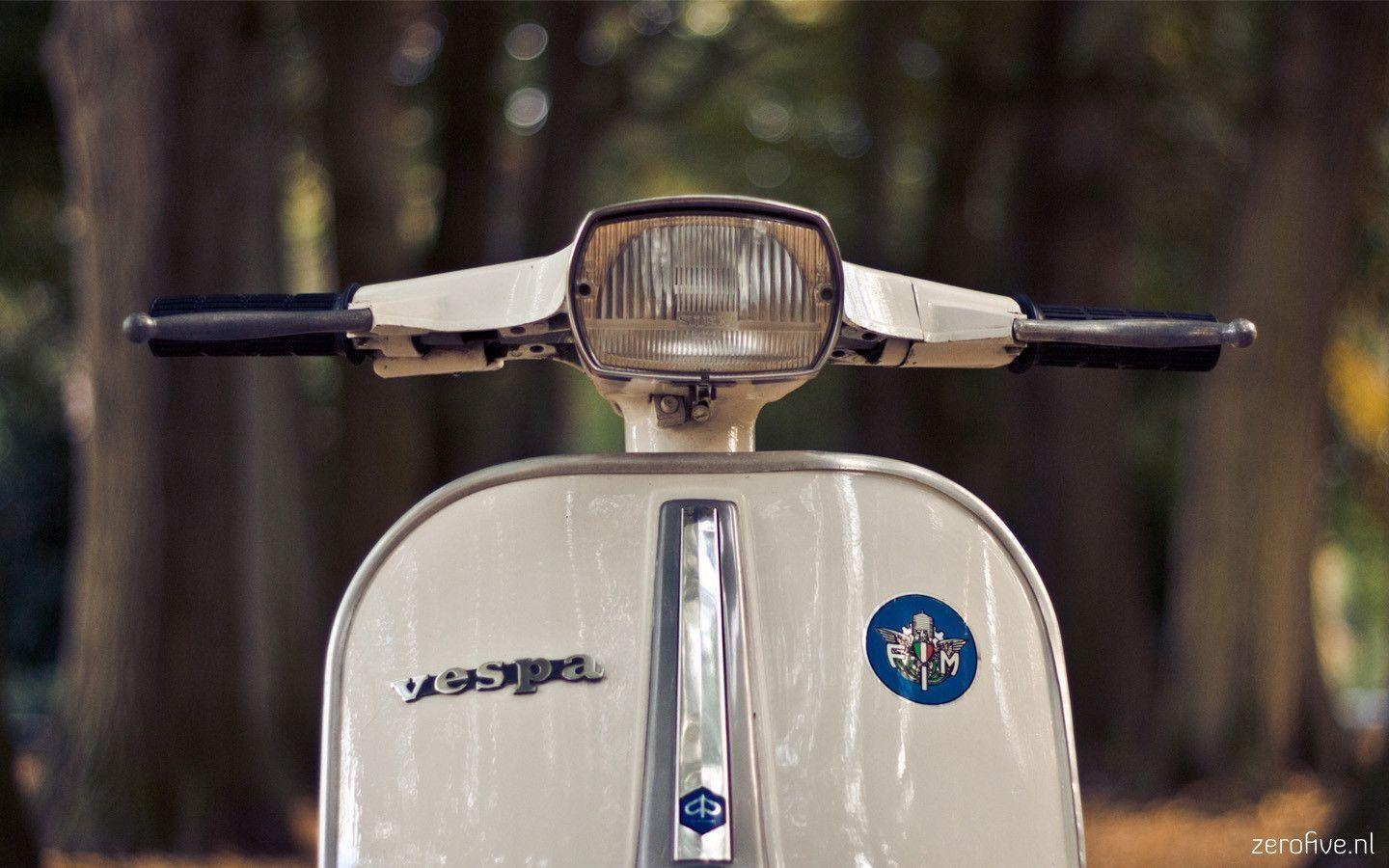 1440x900 Classic Vespa, Desktop