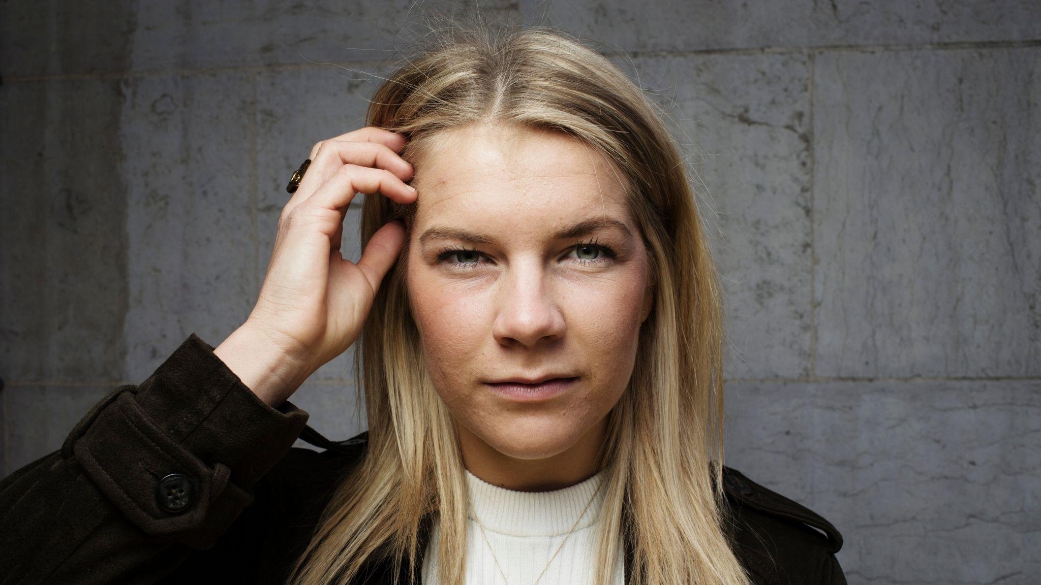 2050x1160 Ada Hegerberg: skal ikke vi jenter bli tatt like mye på, Desktop