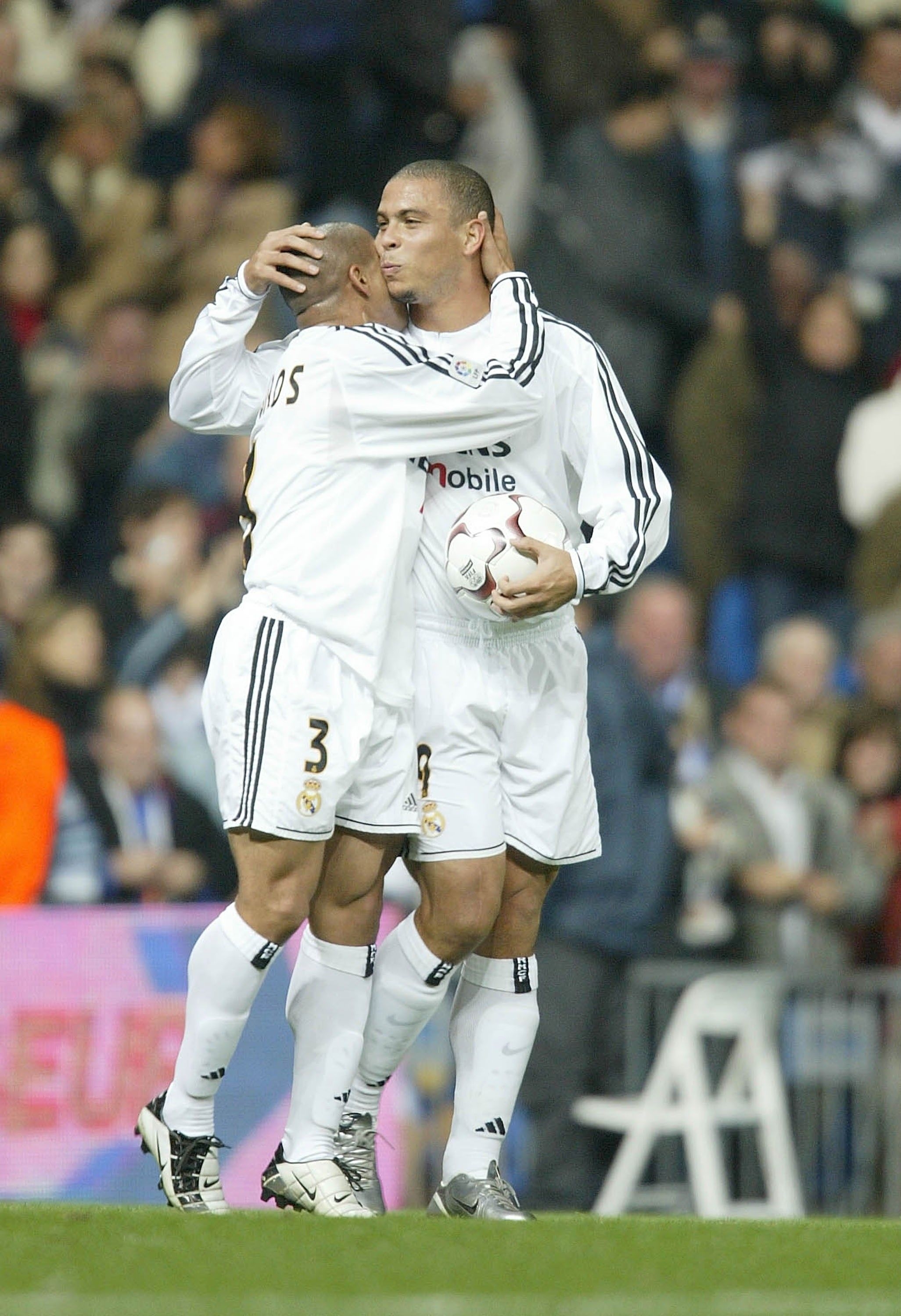 2060x3000 Roberto Carlos Wallpaper, Phone