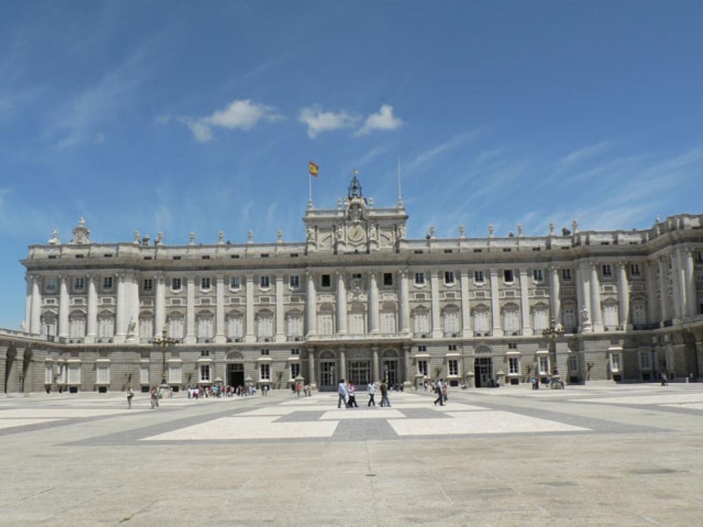 1030x770 The Royal Palace of Madrid in Madrid in Spain, Desktop