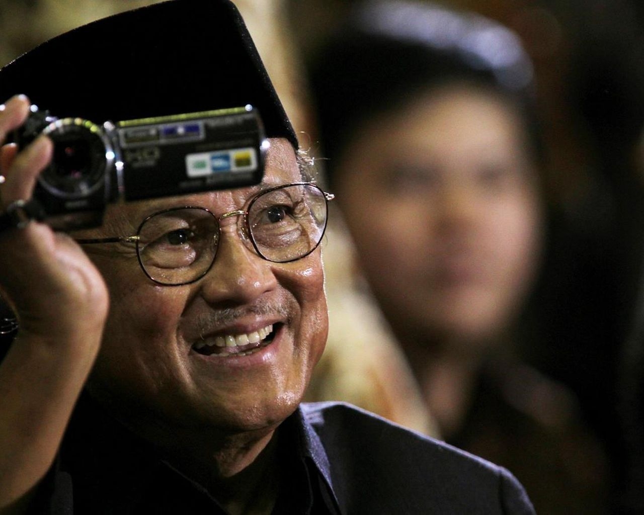 1280x1030 Former Indonesian President Habibie dies at age 83, Desktop