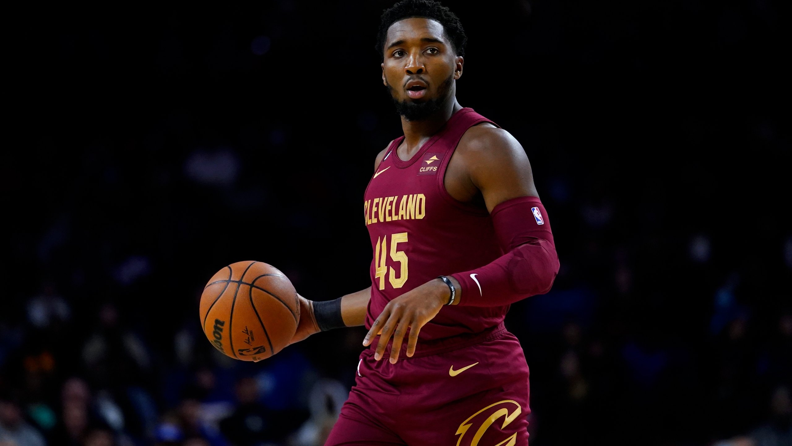 2560x1440 Cleveland Cavaliers' prized acquisition Donovan Mitchell debuts in preseason opener, Desktop