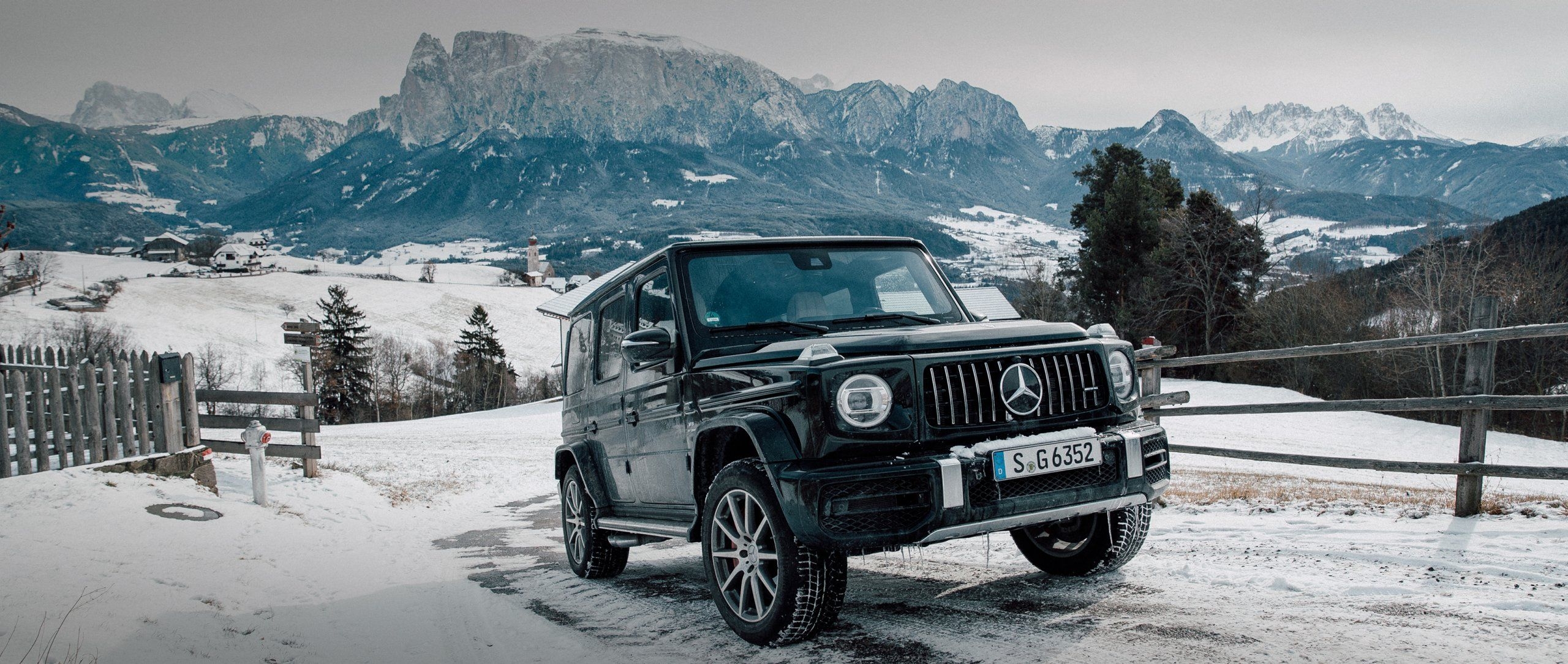 2560x1090 MBsocialcar: Mercedes AMG G 63, Dual Screen