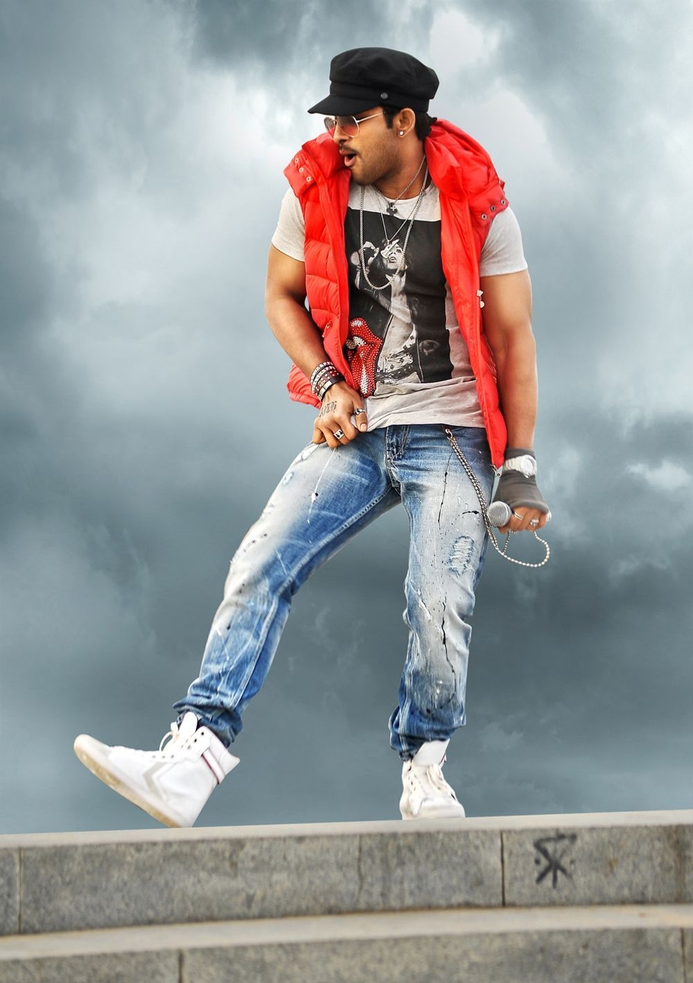 1000x1420 Iddarammayilatho (2013), Phone