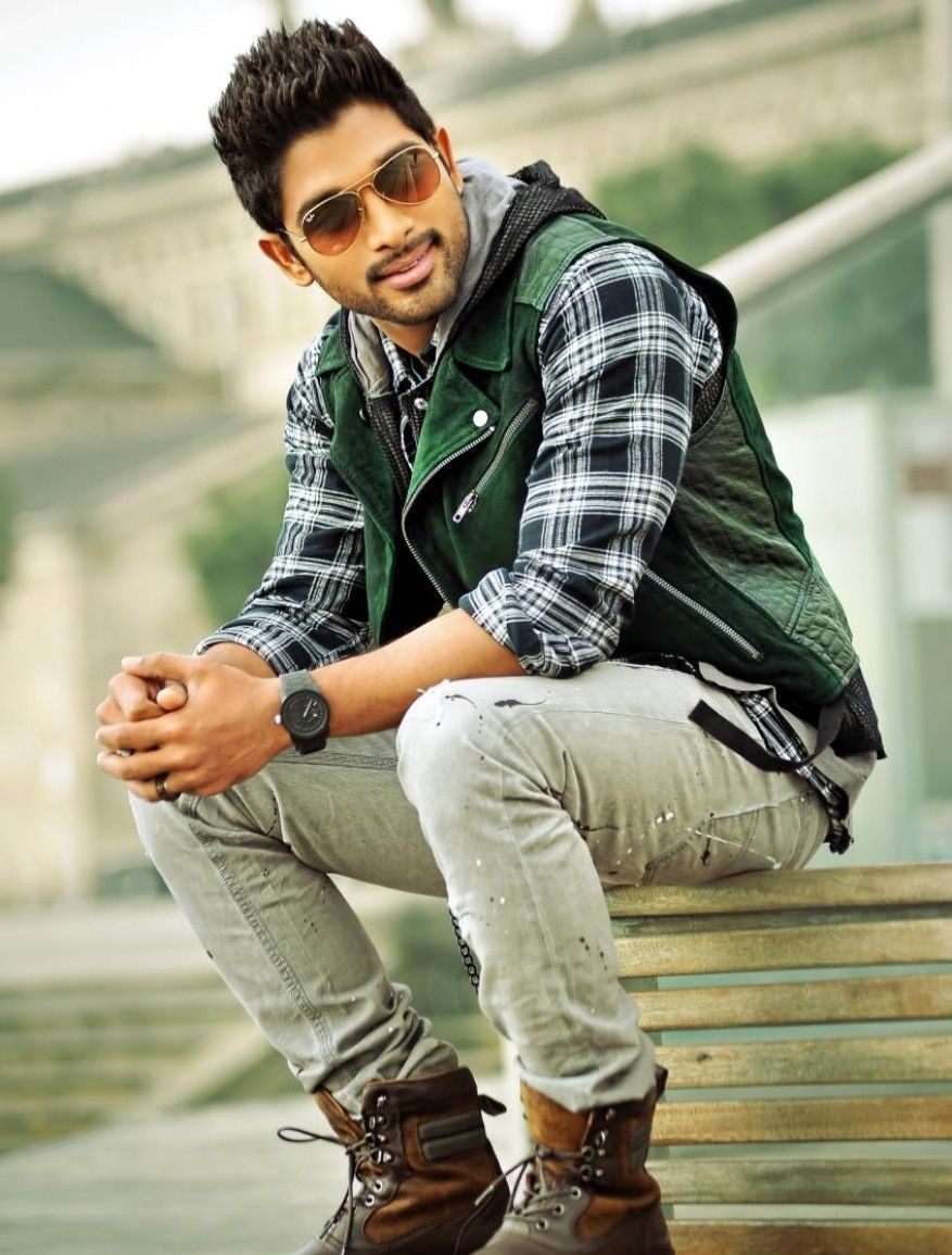 880x1160 Special 'Iddarammayilatho' Wallpaper and Stills On the Occasion, Phone