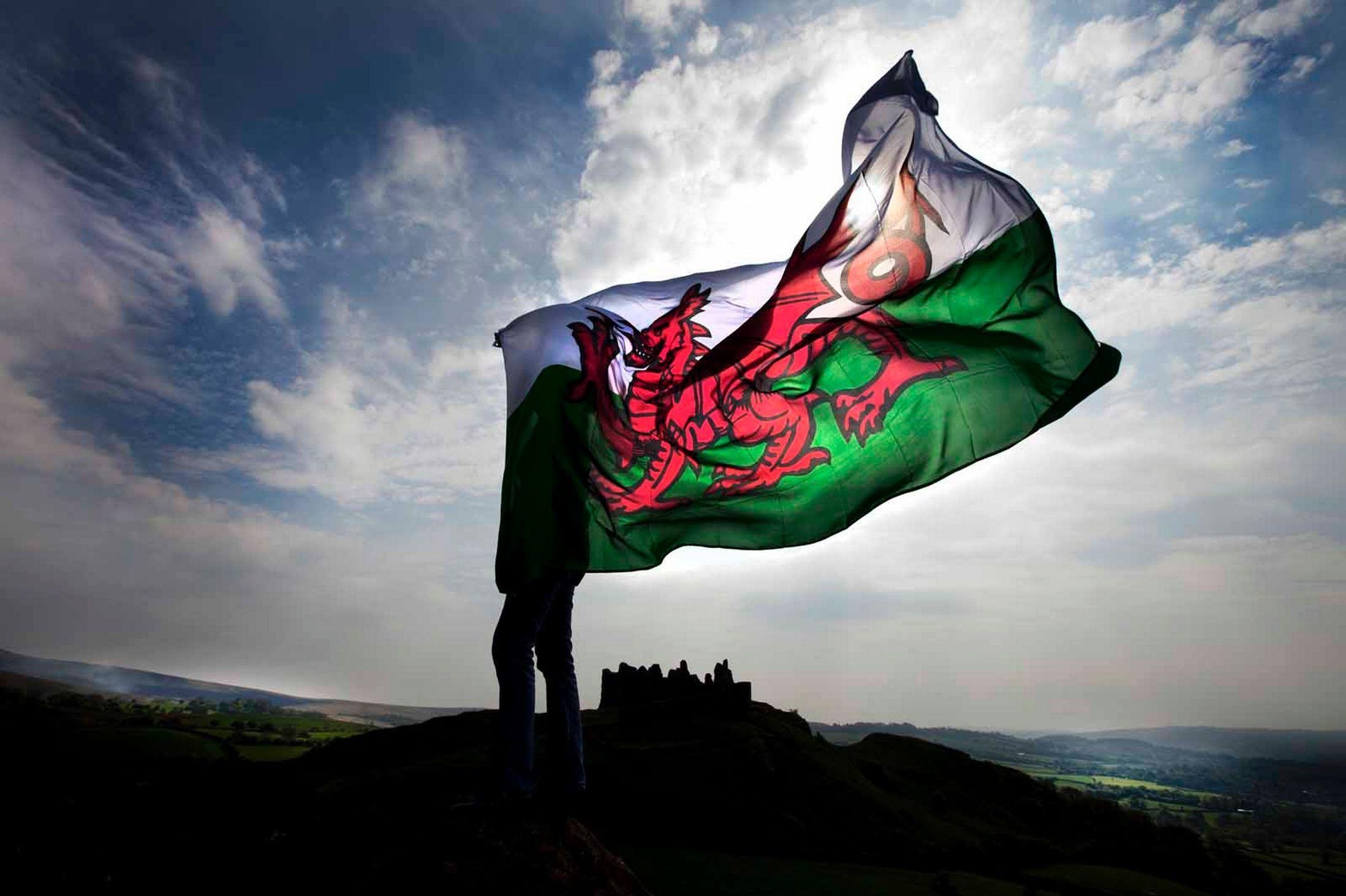 2200x1470 Wales And The English League, Desktop