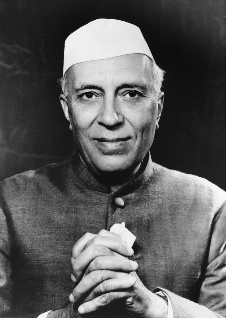 880x1230 Rare Photo of First Prime Minister of India Jawaharlal, Phone