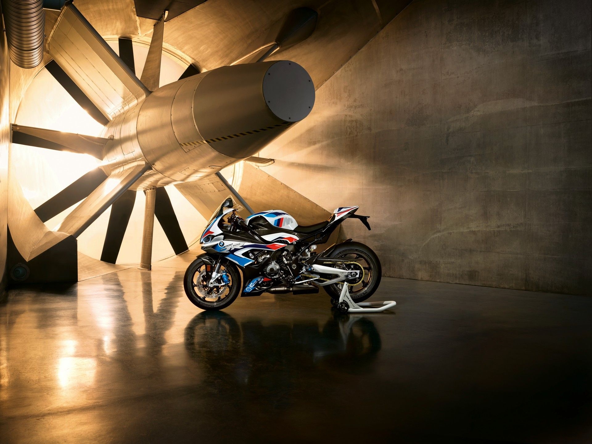 1920x1440 BMW Motorrad's First M Bike Packs 209 HP, Desktop