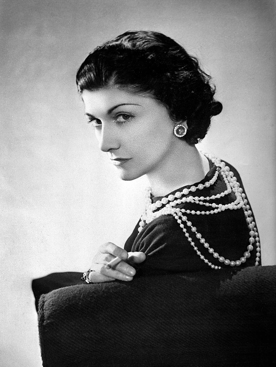 910x1200 Coco Chanel Wallpaper, Phone