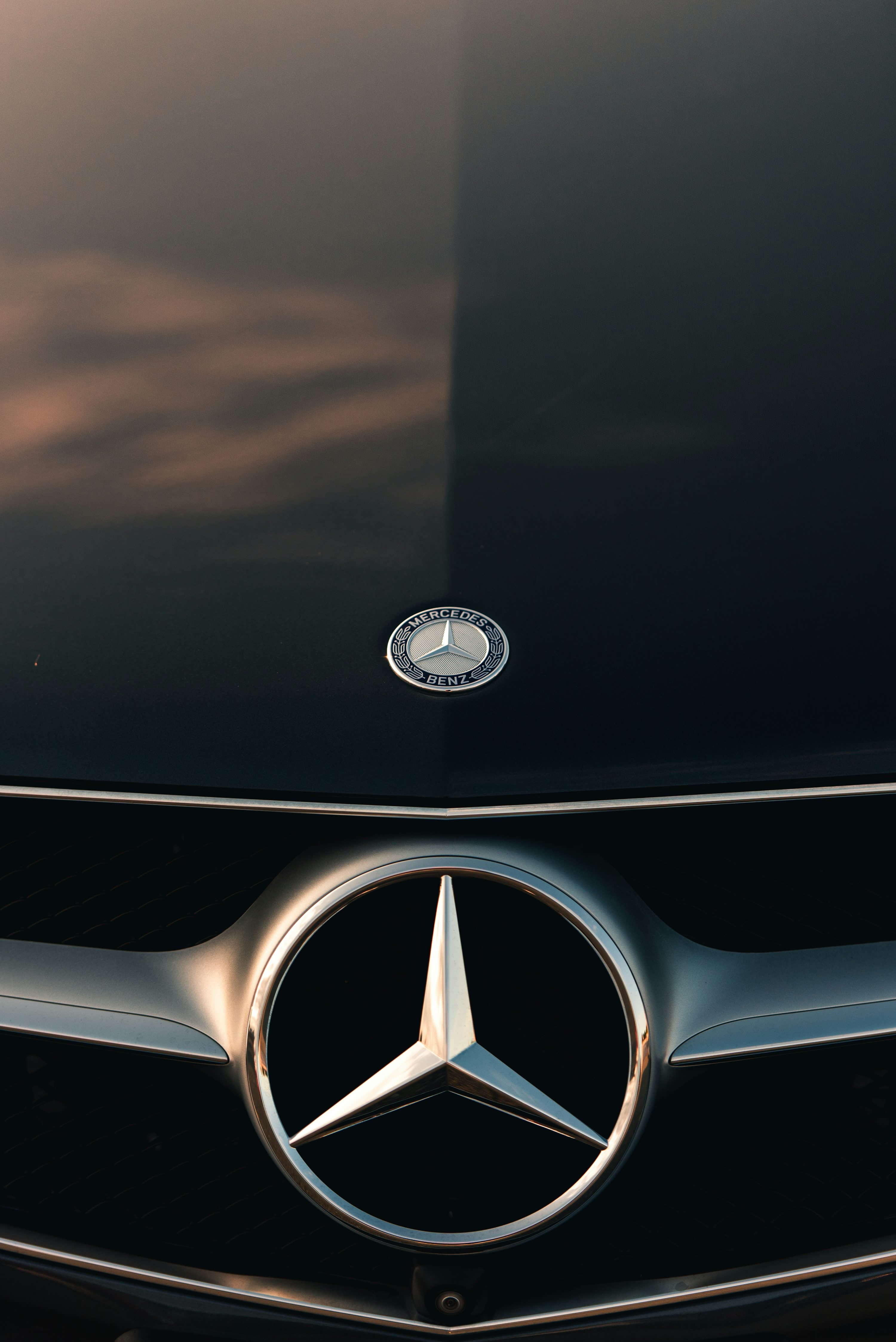 3000x4500 Mercedes Logo Picture, Phone