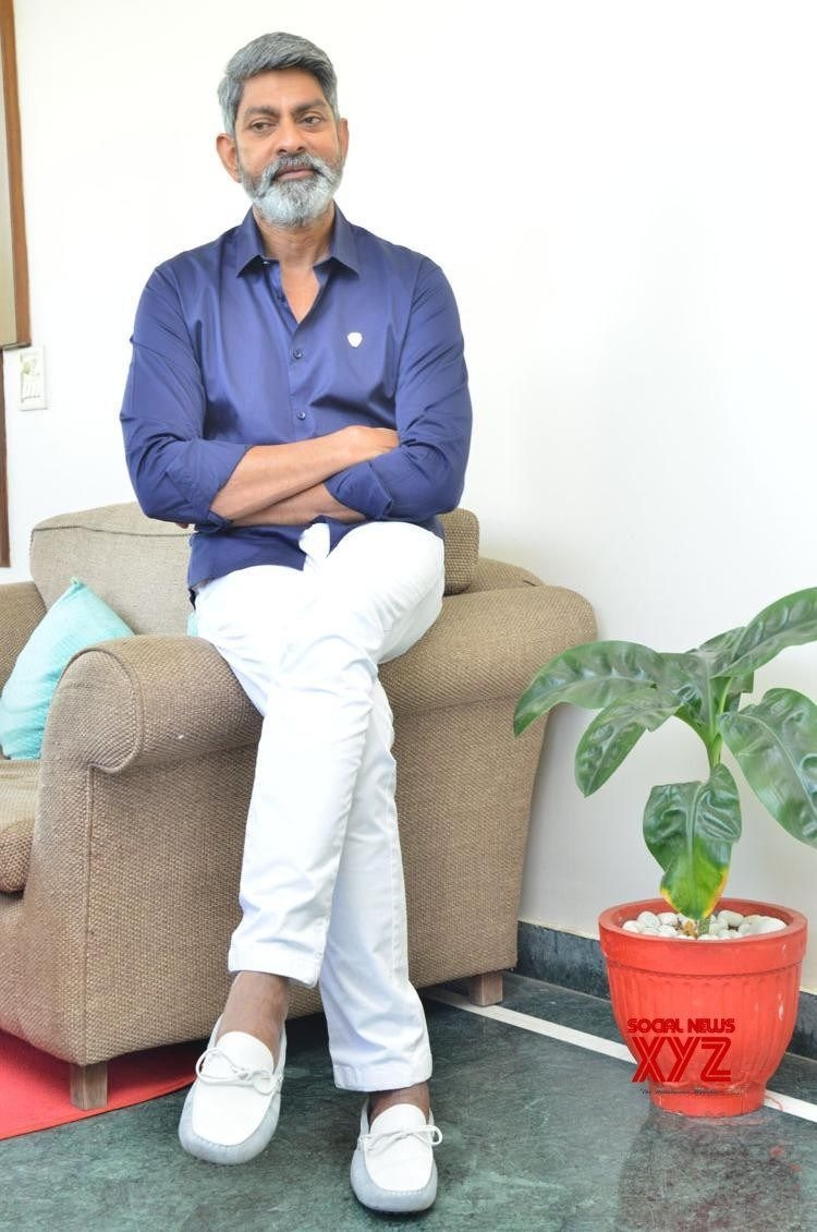 750x1130 Jagapathi Babu Stills From Aravindha Sametha Interview News XYZ. Interview, Celebrity photo, Social, Phone