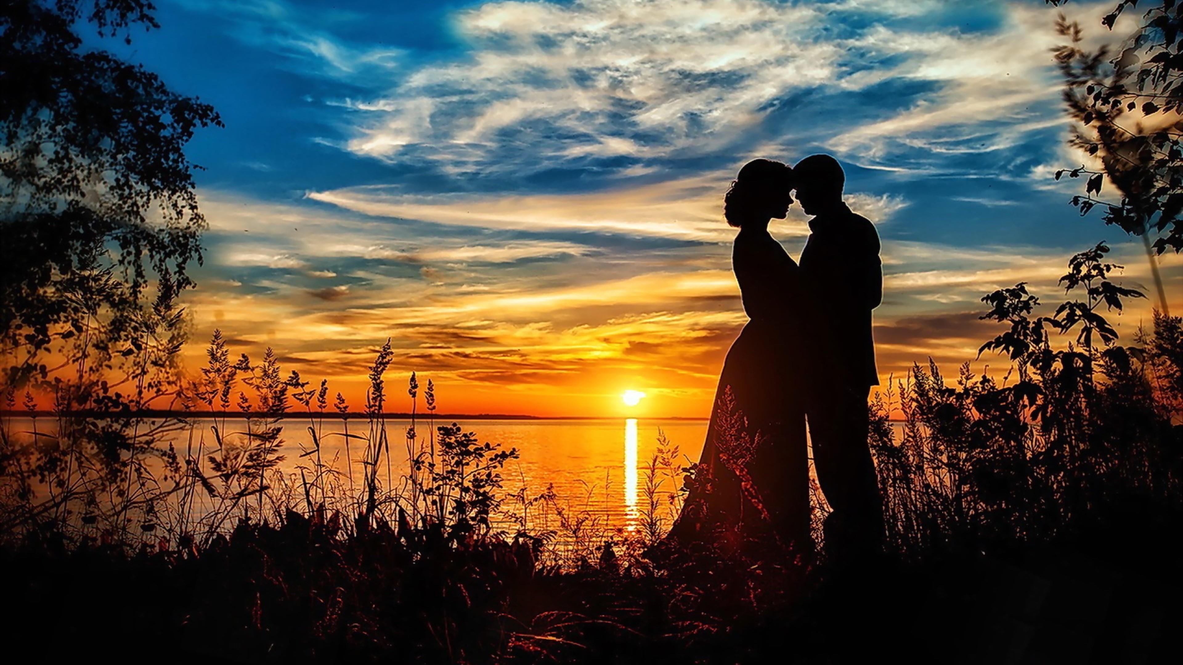 3840x2160 Romantic Love On The Beach Gold Sunset Lake Handsome Couple, Desktop