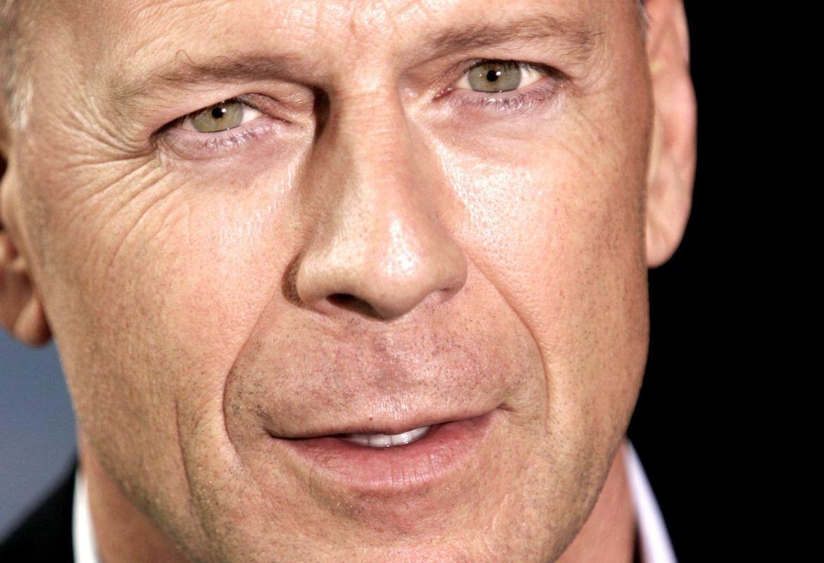 1170x800 HD Wallpaper Bruce Willis high quality and definition, Desktop