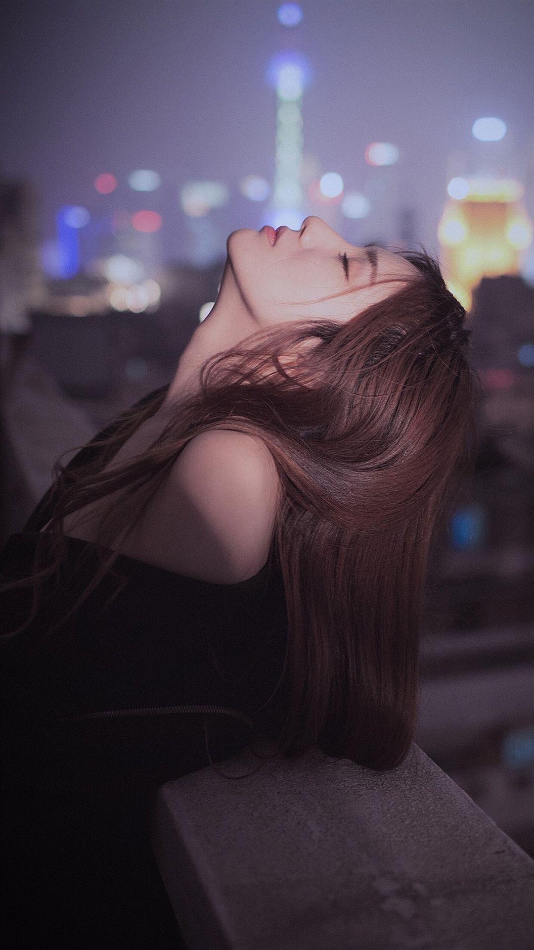 1080x1920 Night City Looking Up Beauty Girl IPhone 6 Wallpaper Download. IPhone Wallpaper, IPad Wallpaper One Stop Downloa. Girl Photography, Beauty Girl, Aesthetic Girl, Phone