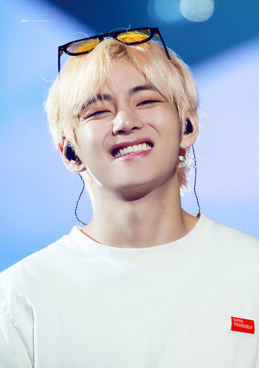 850x1200 Times BTS's V Proved He Has The Most Adorable Box Smile. Taehyung, Taehyung smile, Kim taehyung, Phone