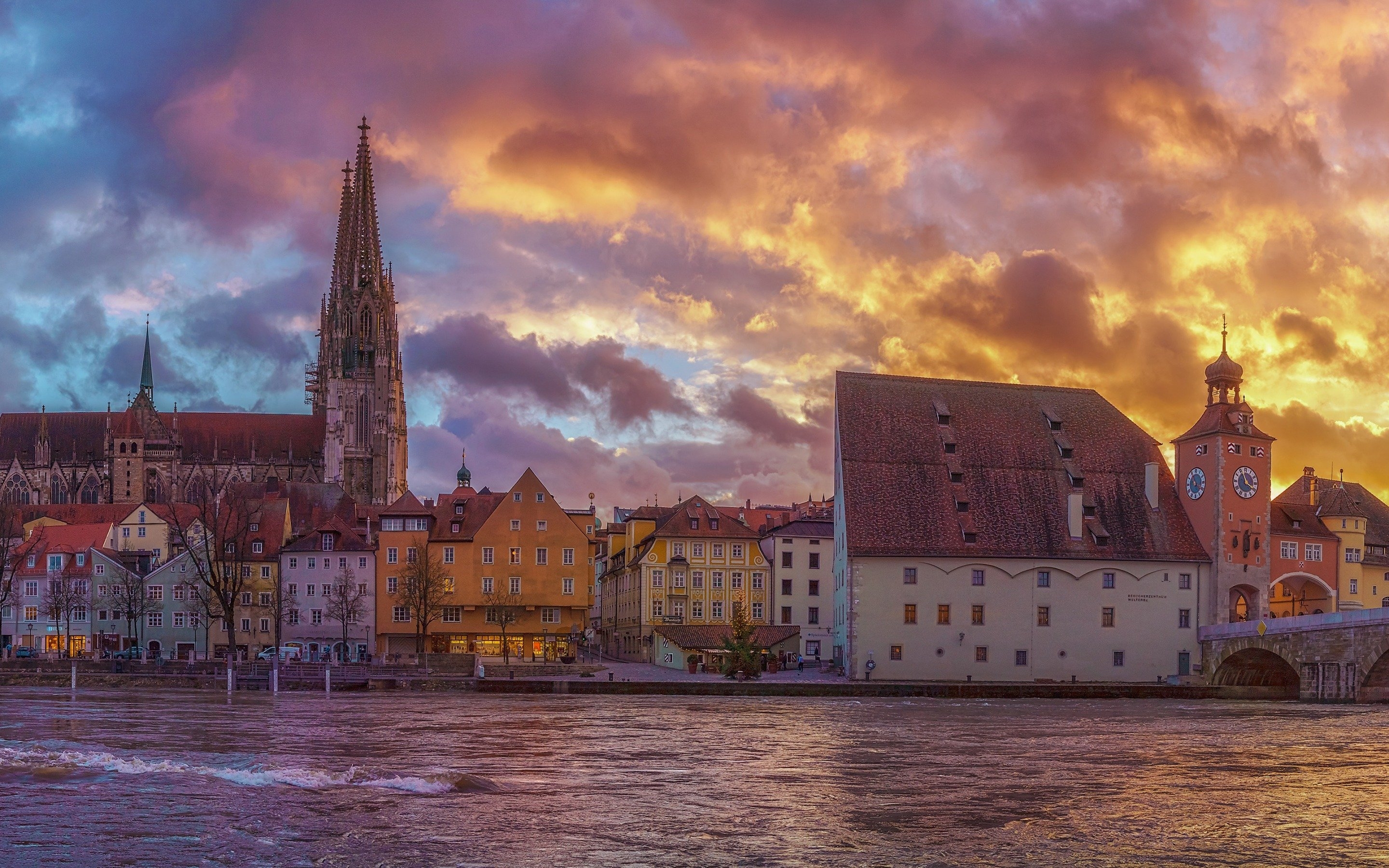 2880x1800 Download wallpaper Regensburg Cathedral, evening, sunset, cityscape, Desktop