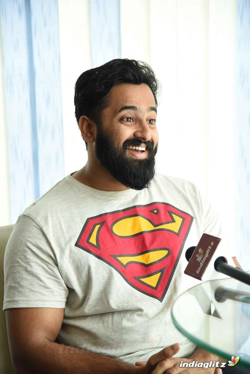 800x1200 Unni Mukundan Photo Actor photo, image, Phone