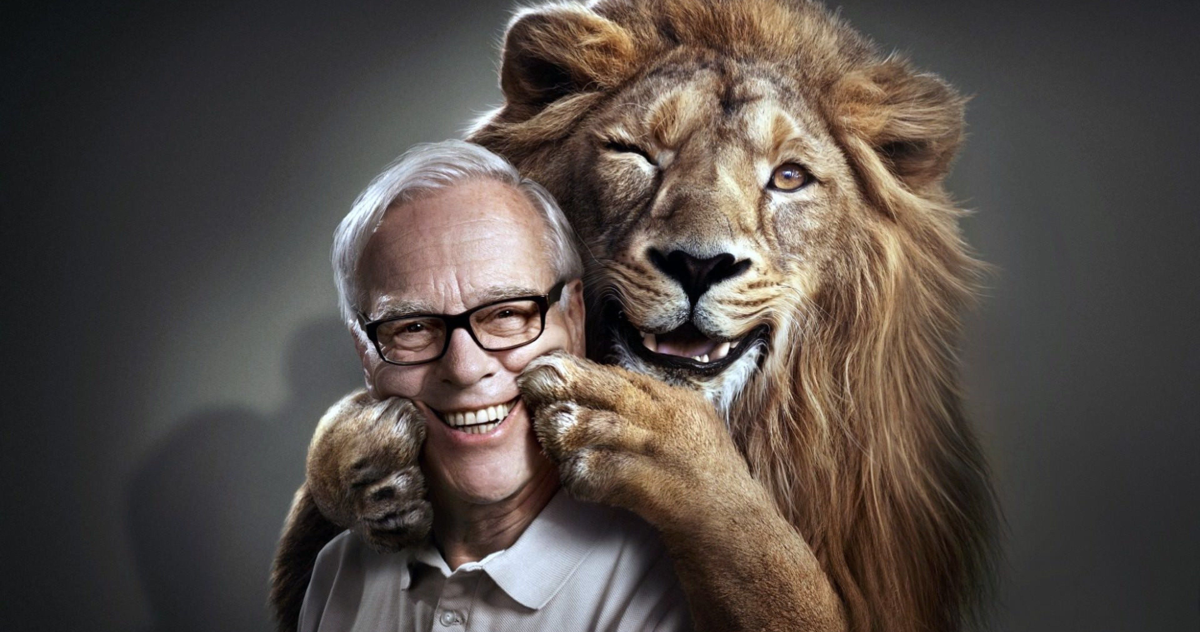 4100x2160 funny man and lion 4k ultra HD wallpaper High quality walls, Desktop