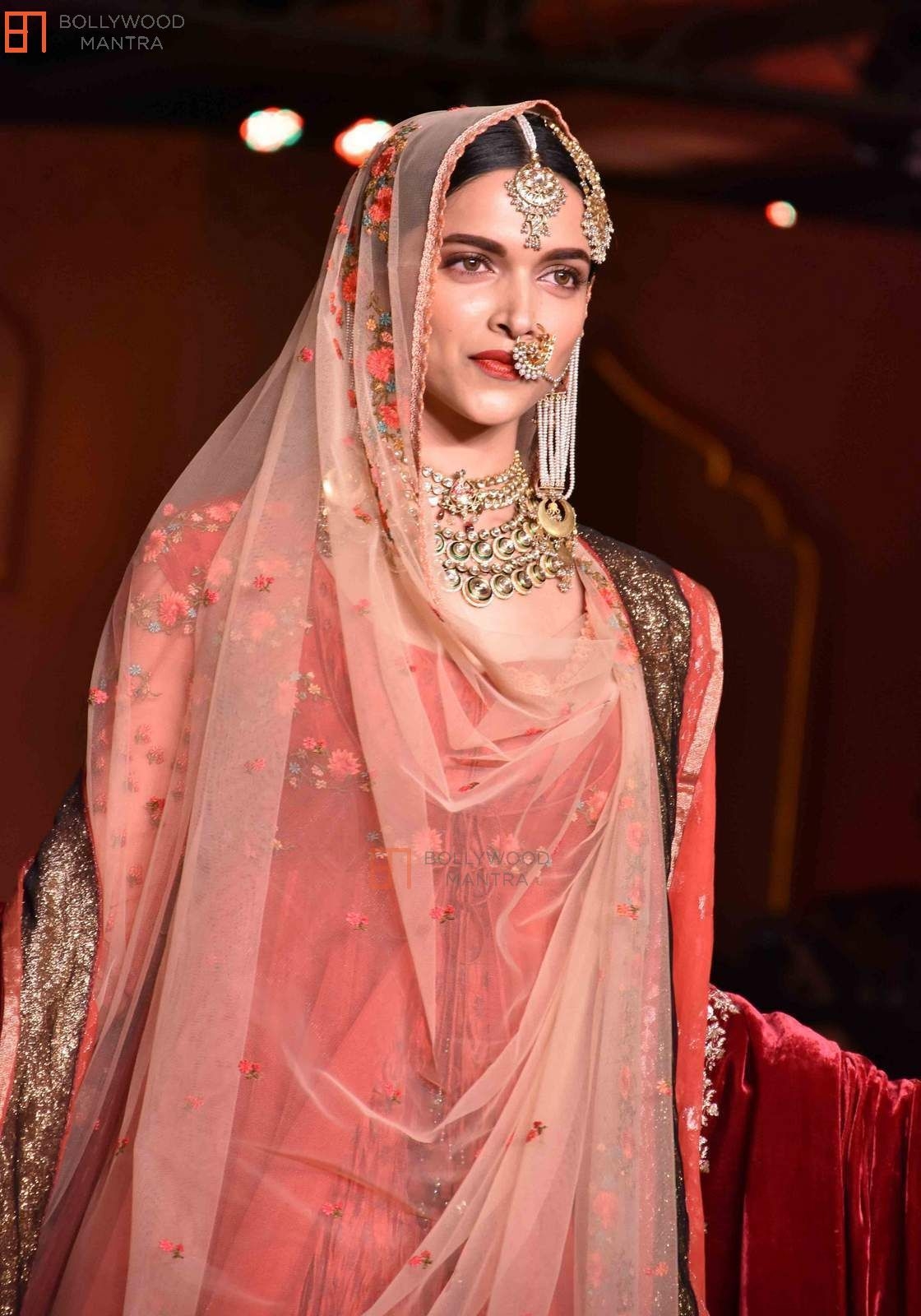 1120x1600 Deepika Padukone pays 13 crore for 'Padmavati'. Deepika Padukone, Phone