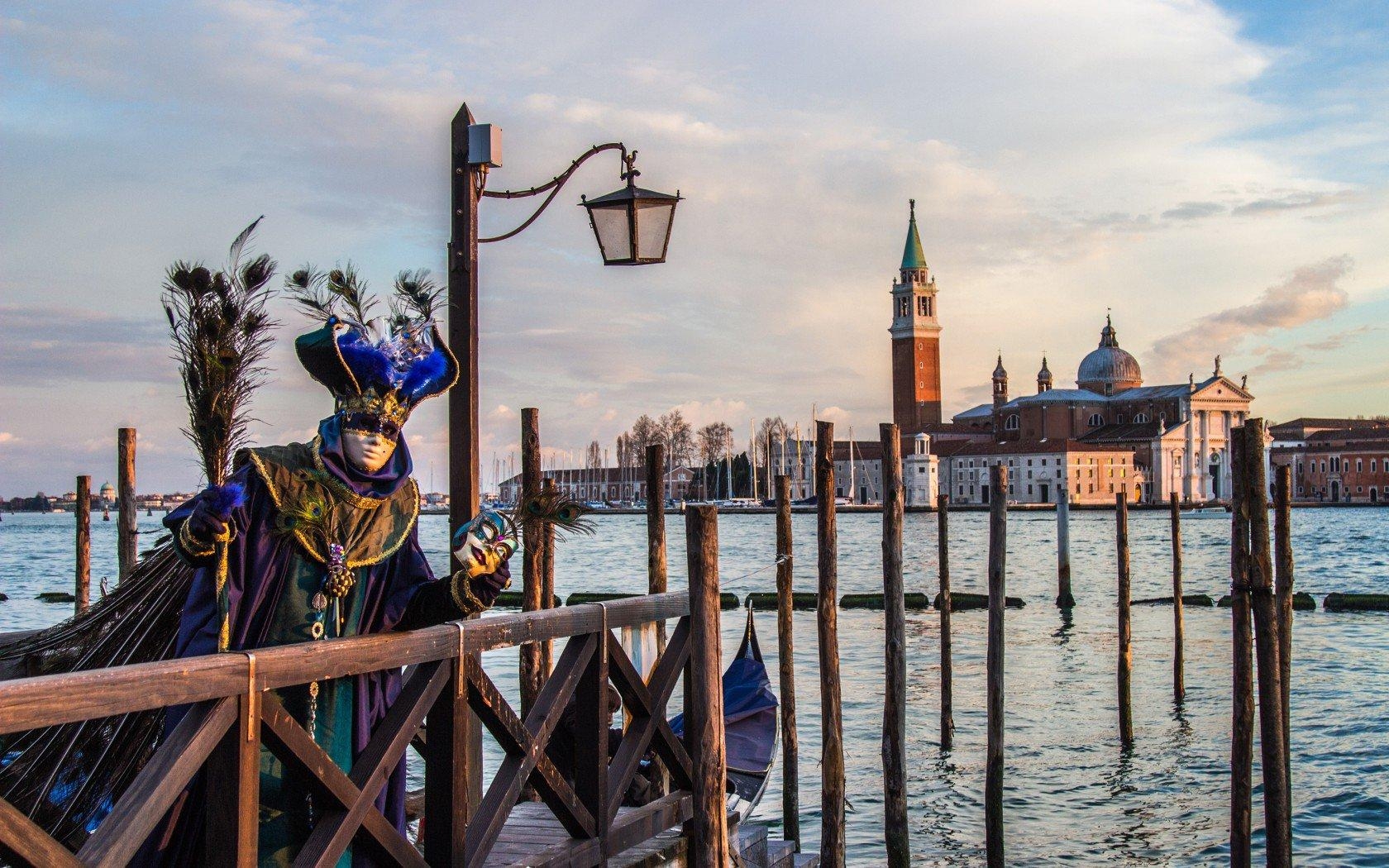 1680x1050 In Picture: 13 Striking Image Of Venice Carnival, Desktop