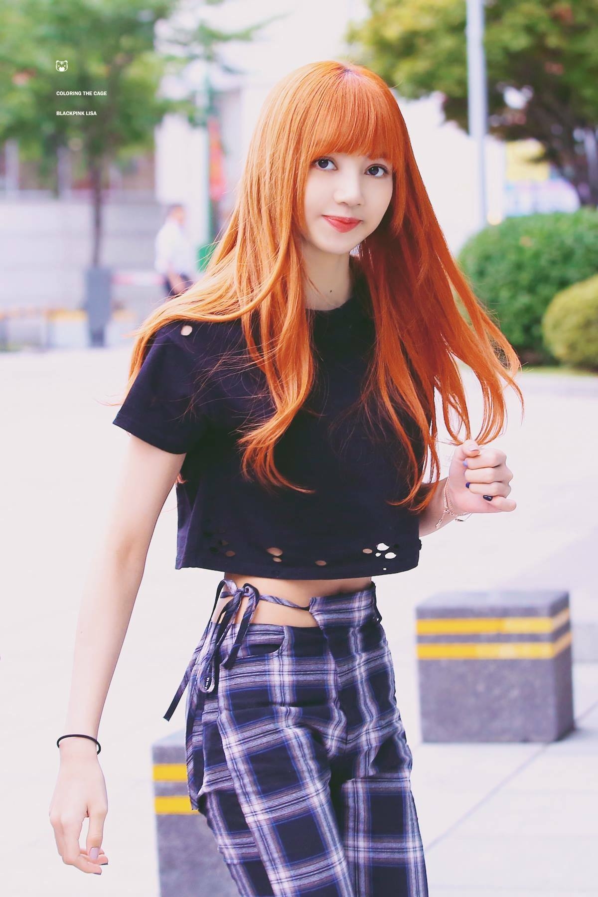 1200x1800 Picture Of BLACKPINK's Lisa That Shows That She's Like A, Phone