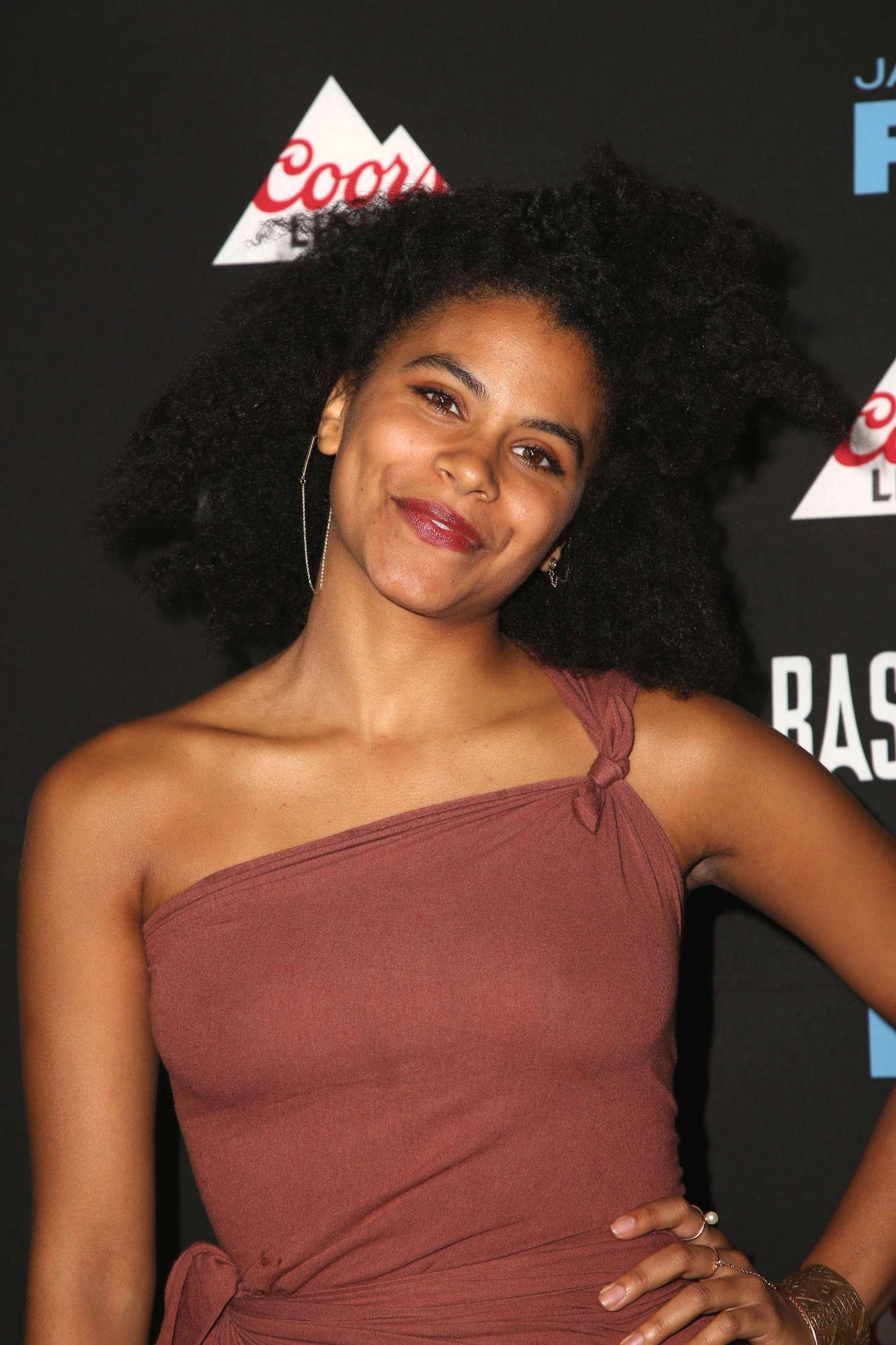 1470x2210 Zazie Beetz, Phone