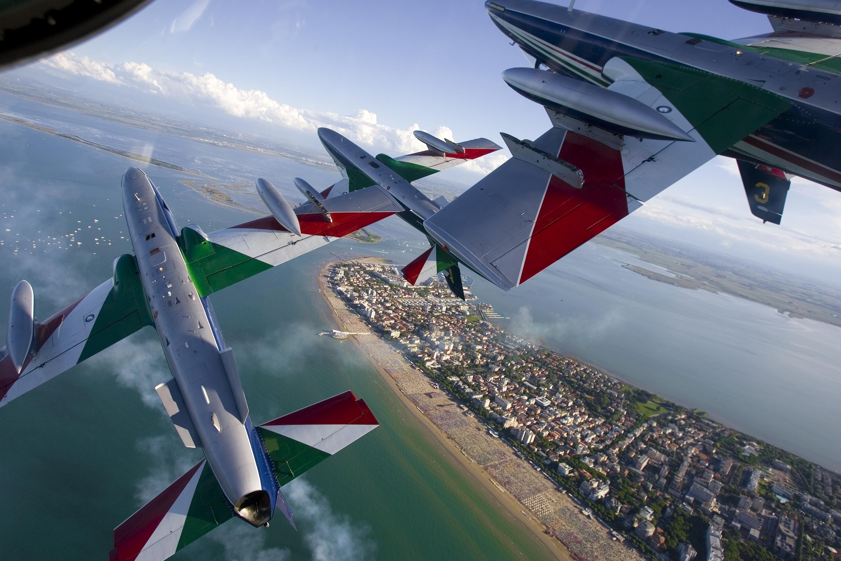 2960x1970 Italy, Landscape, Air Force, Frecce Tricolori, Water Wallpaper HD / Desktop and Mobile Background, Desktop