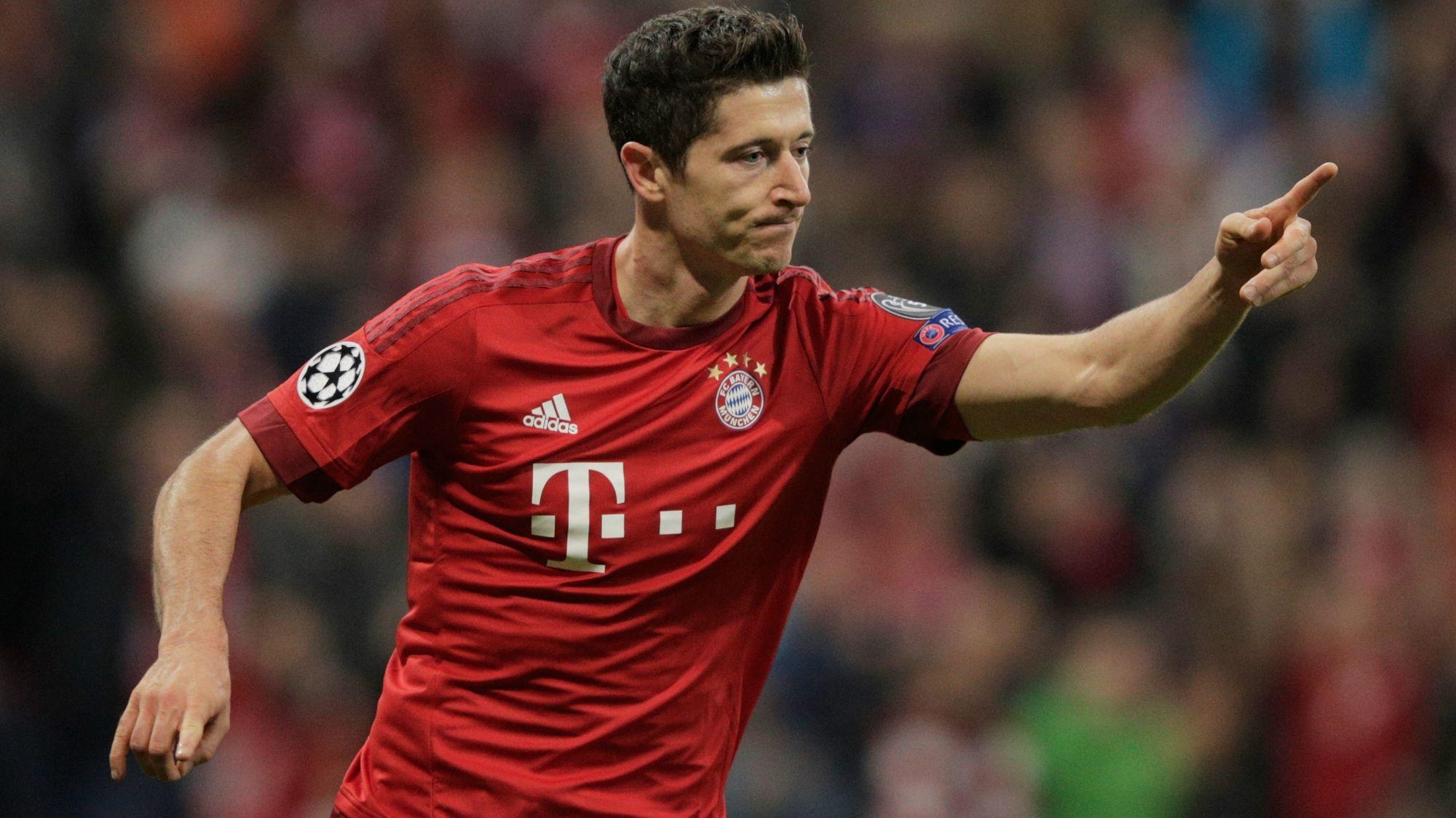 2000x1130 Robert Lewandowski Wallpaper, Desktop