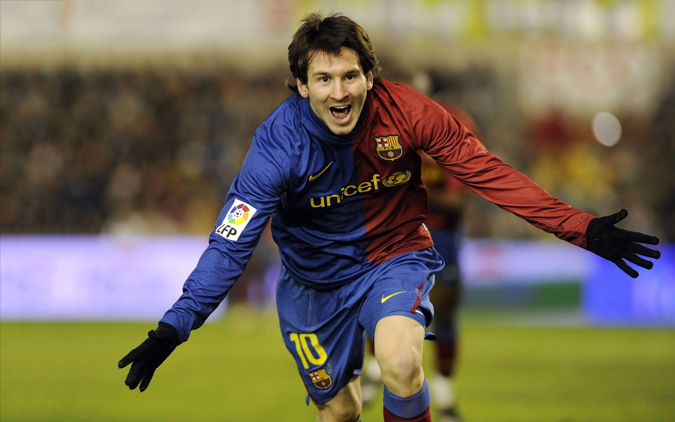 2560x1600 Lionel messi goal celebration, Desktop