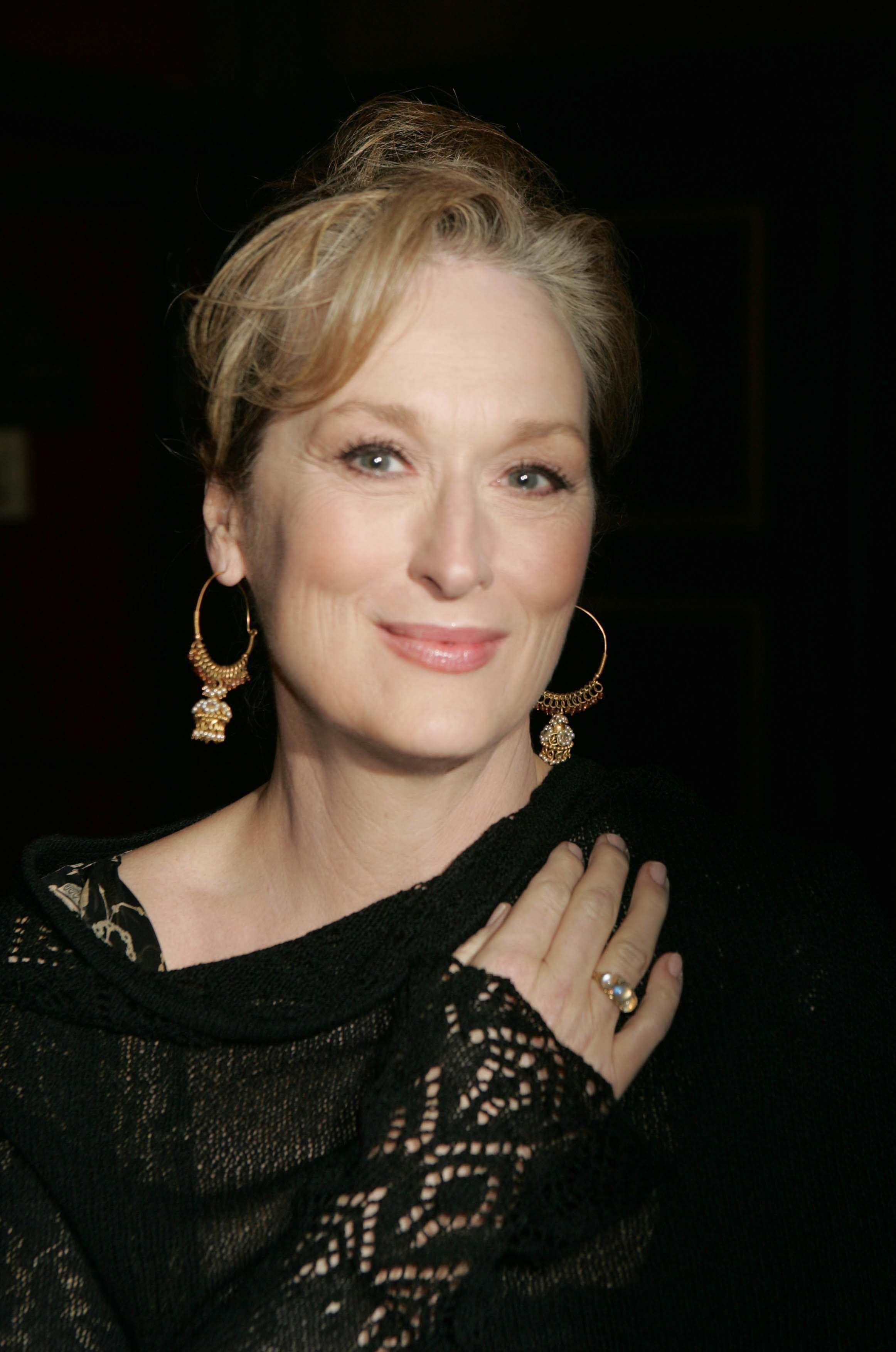 2330x3510 HD Meryl Streep Wallpaper and Photo. HD Celebrities Wallpaper, Phone